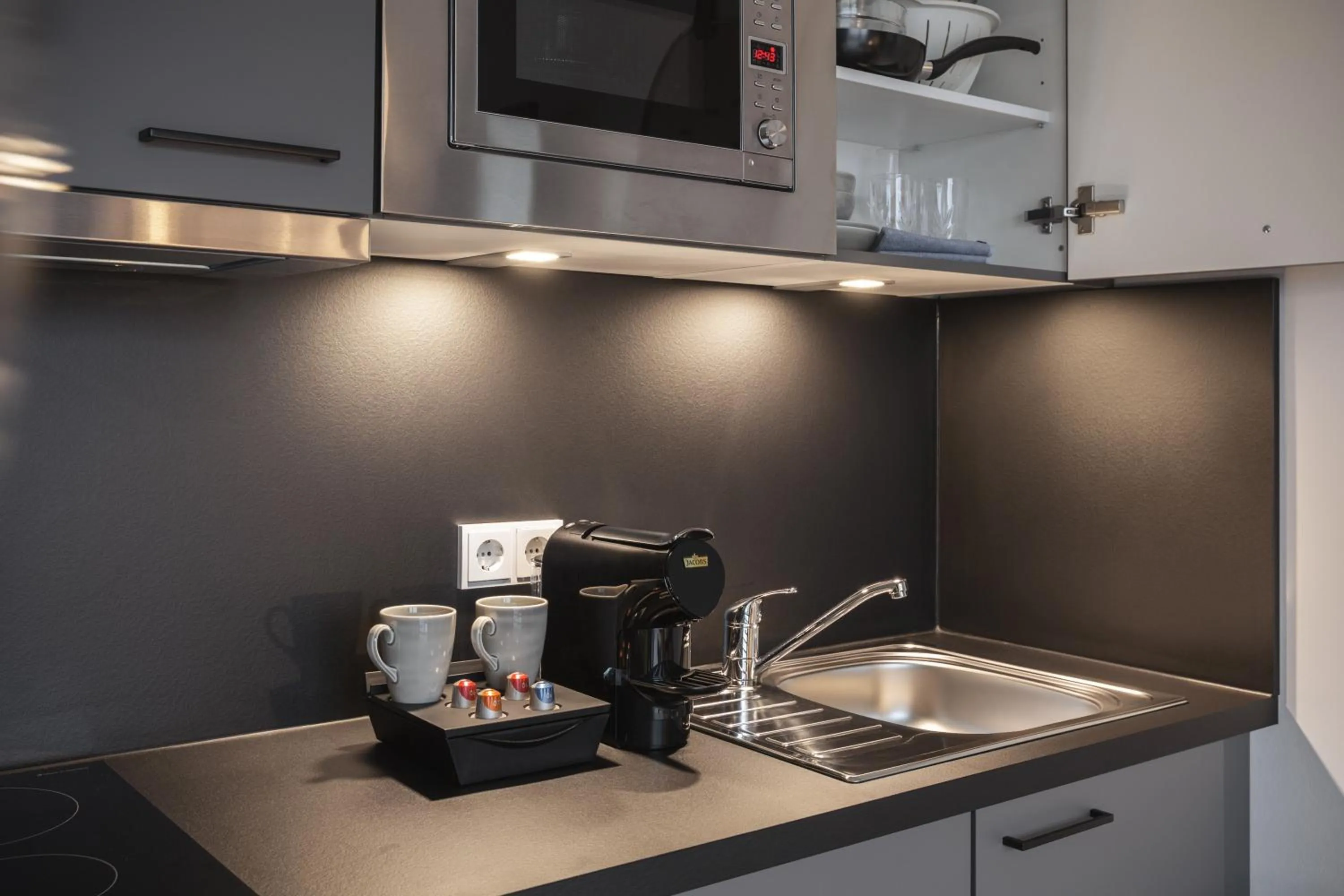 Coffee/tea facilities in Candlewood Suites Berlin Airport by IHG