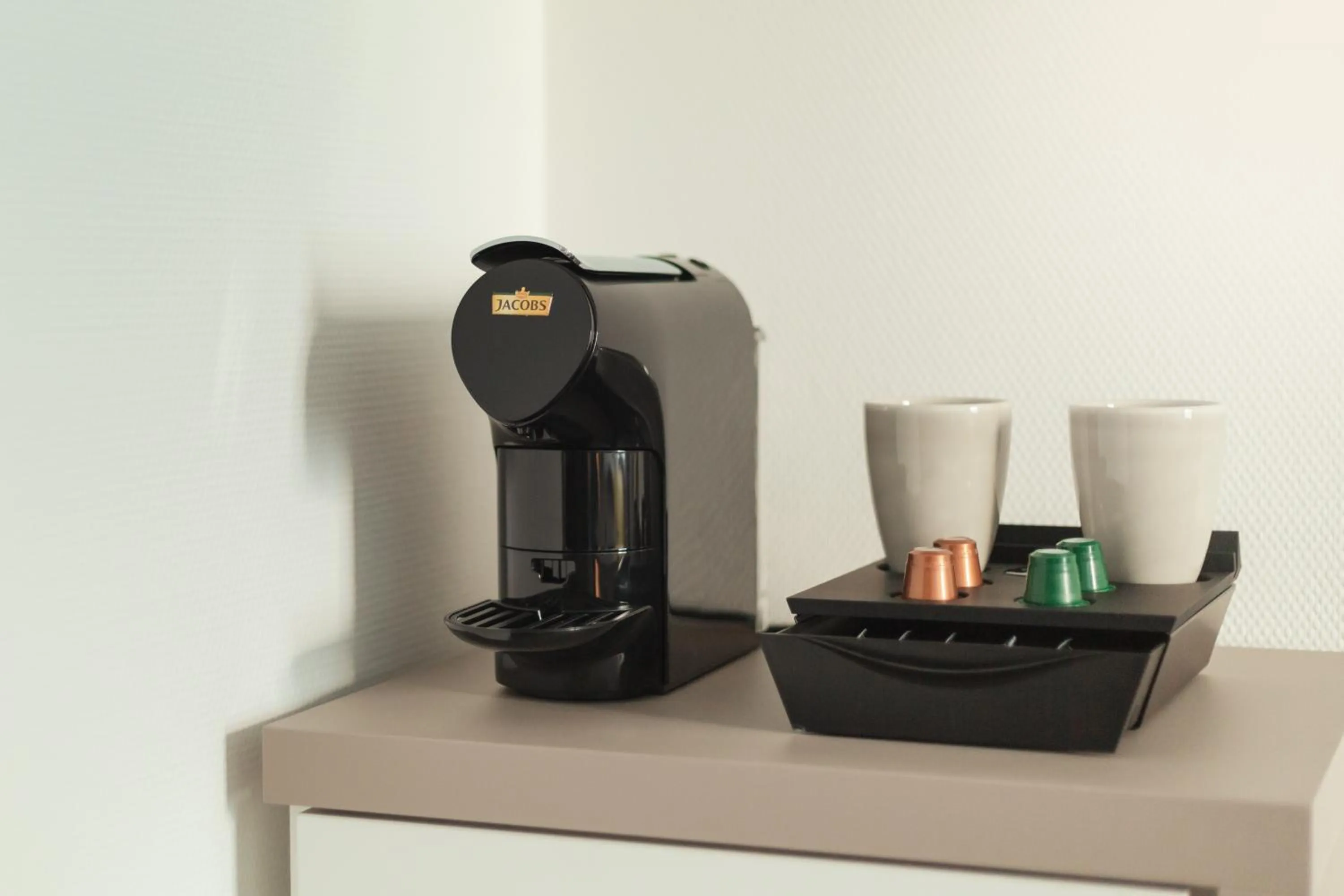 Coffee/tea facilities in Candlewood Suites Berlin Airport by IHG