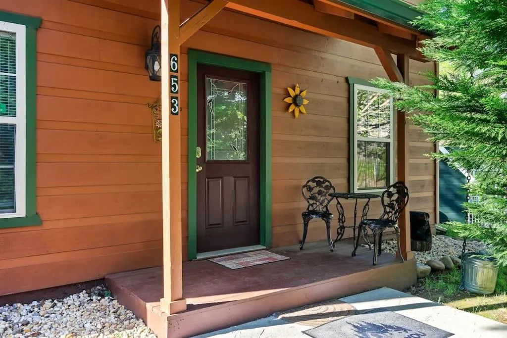 A Top Notch Lodge~Gatlinburg