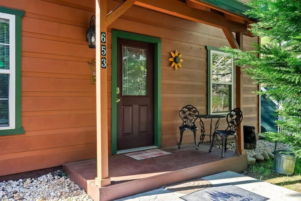 A Top Notch Lodge~Gatlinburg