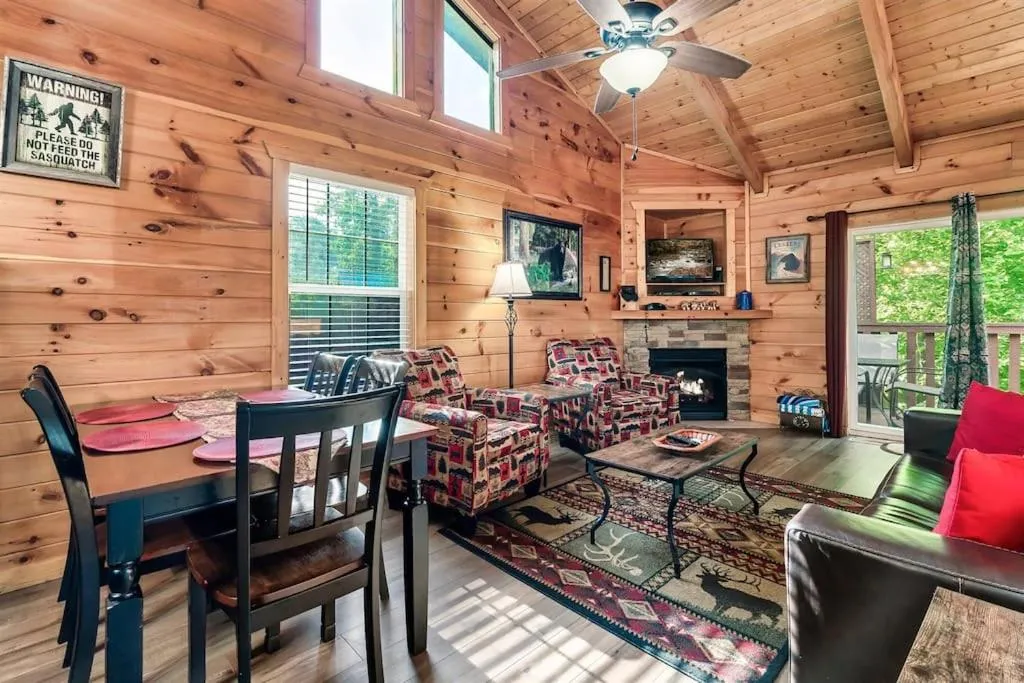 A Top Notch Lodge~Gatlinburg