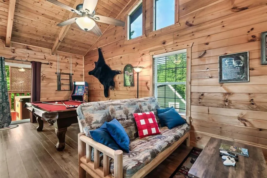A Top Notch Lodge~Gatlinburg