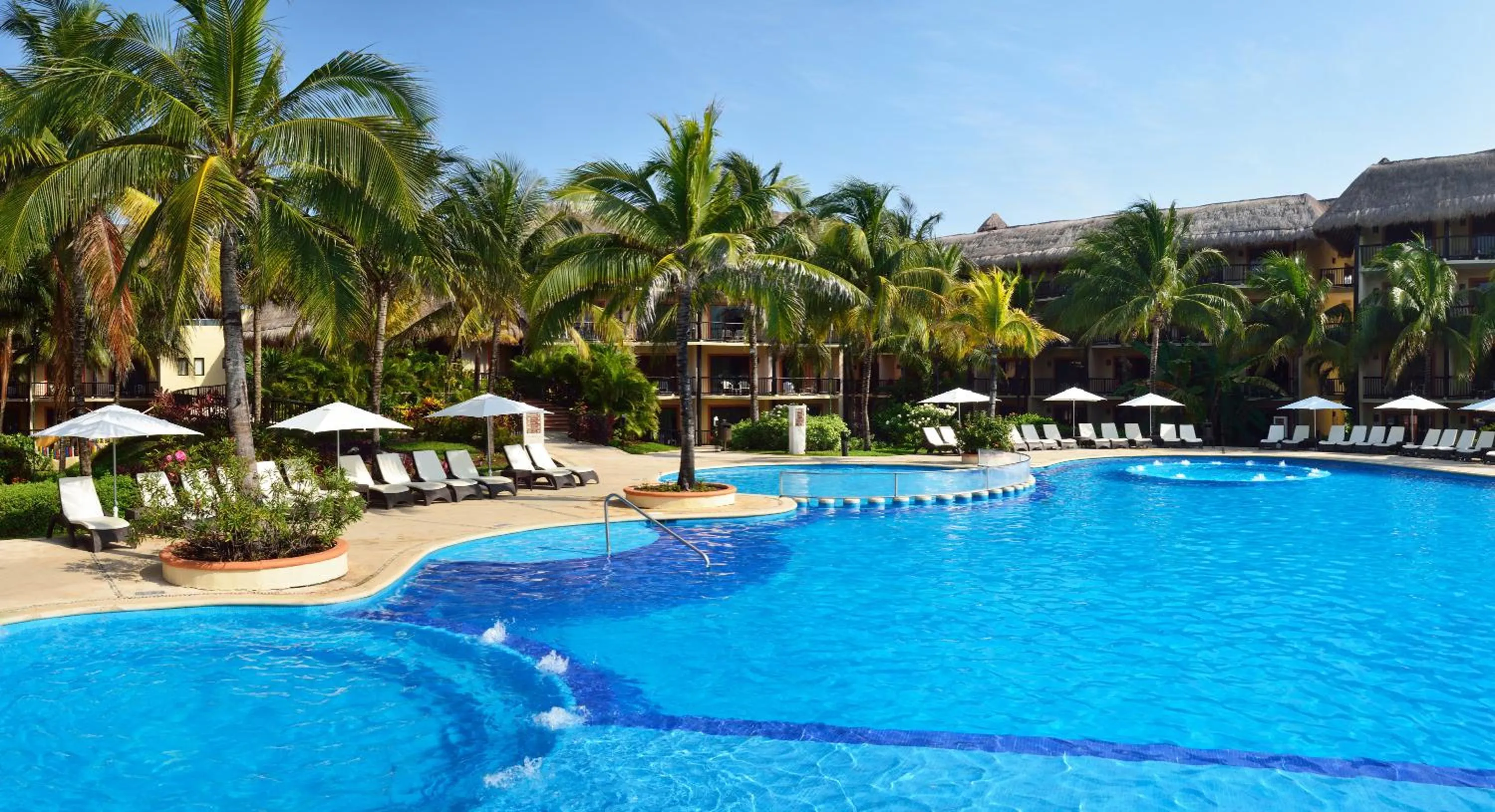 Swimming pool in Catalonia Yucatan Beach - All Inclusive
