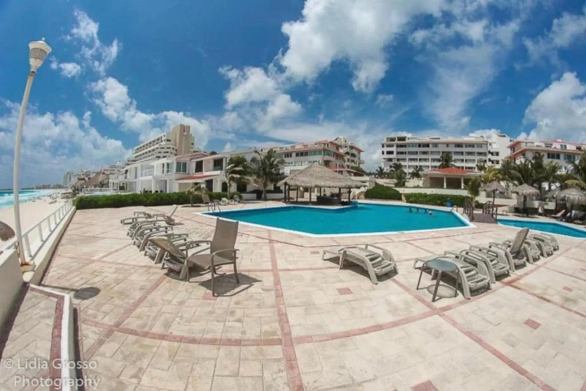 Property building in Apartamento en Zona Hotelera frente a la Playa Quintana Roo, México