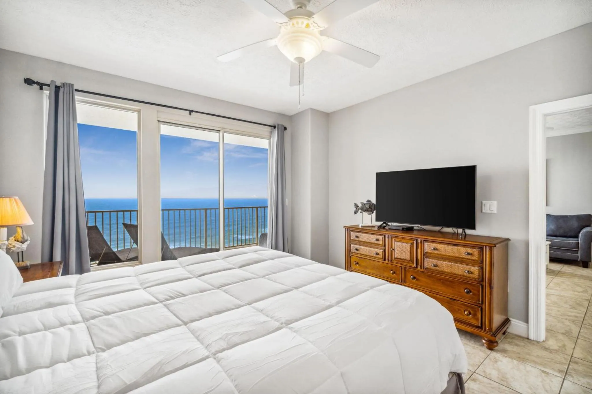 Property building, Bed in Treasure Island #1808