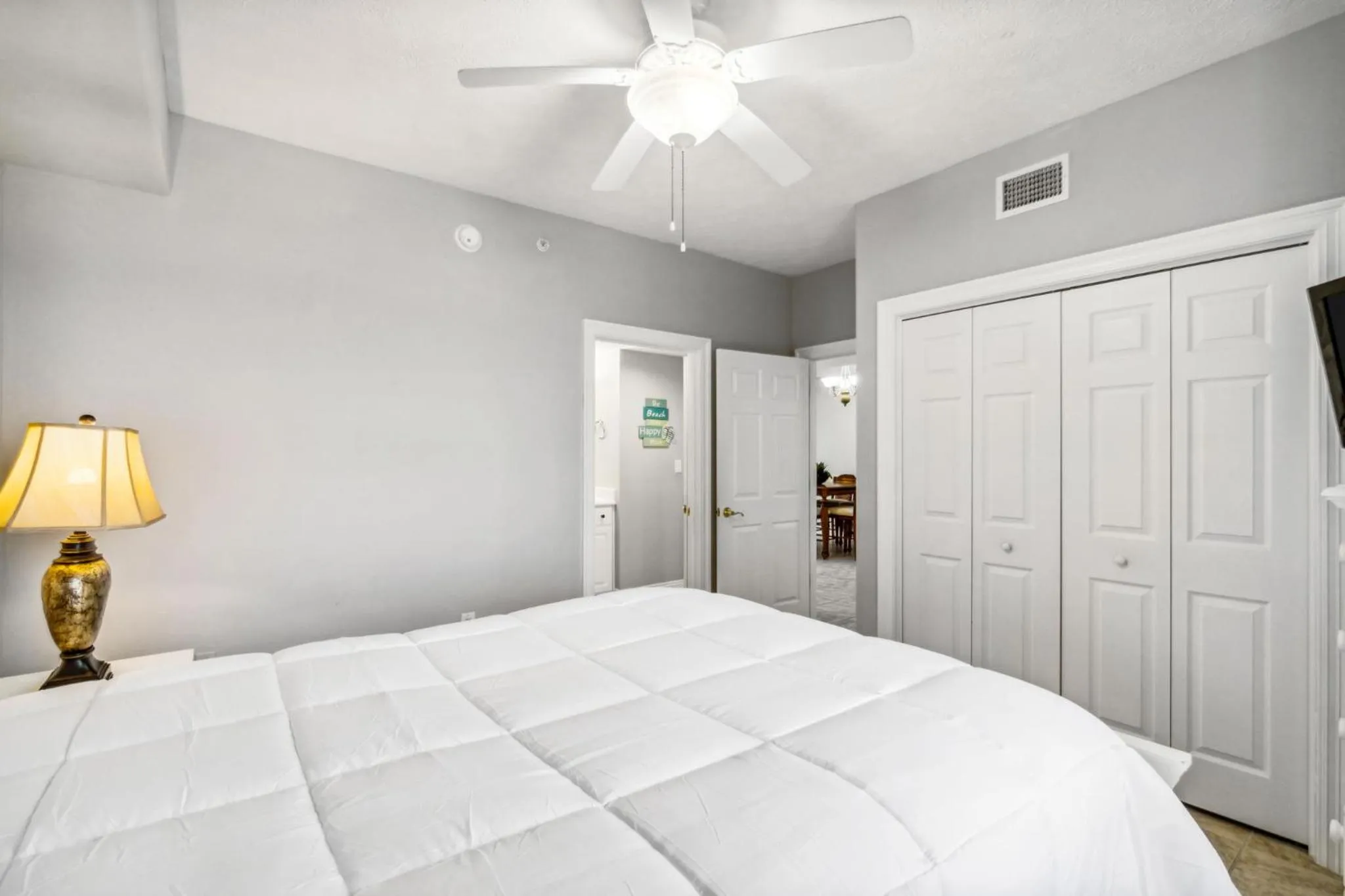 Property building, Bed in Treasure Island #1808