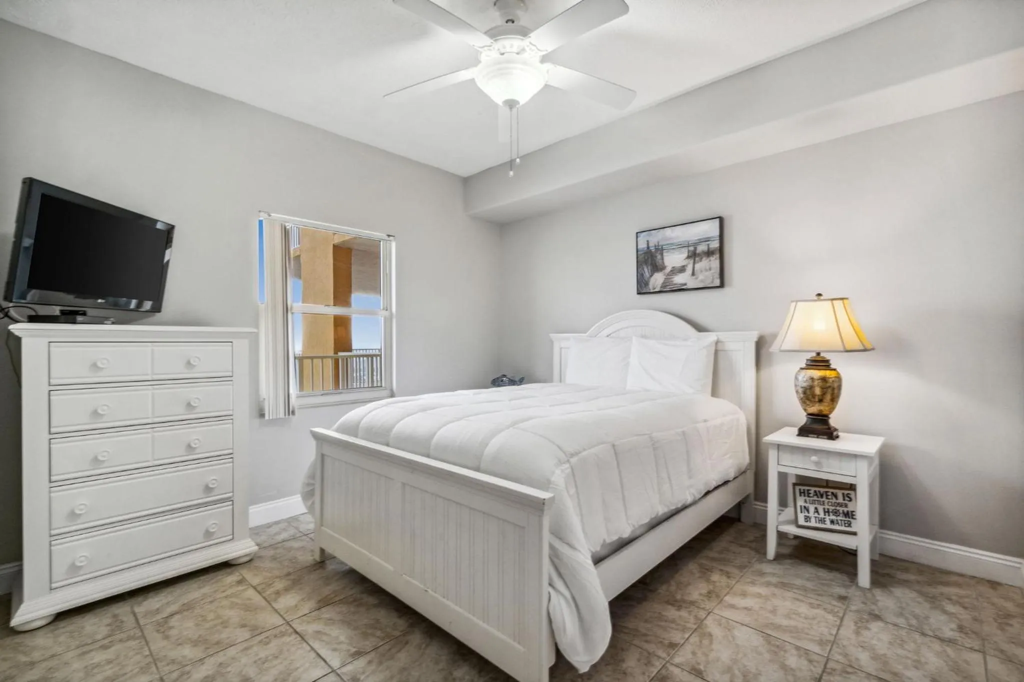 Property building, Bed in Treasure Island #1808