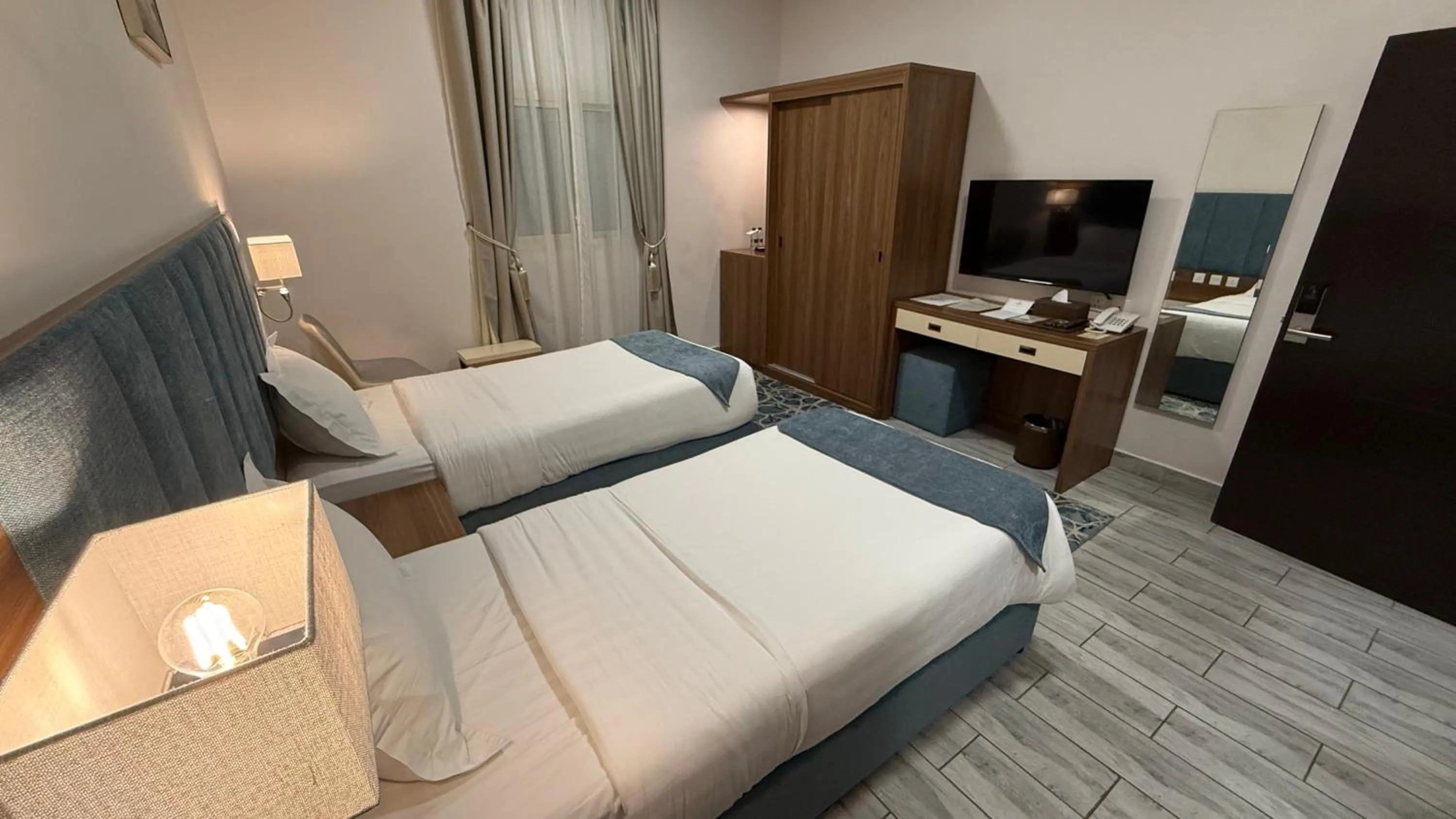 Communal lounge/ TV room, Bed in SEAVIEW HOTEL
