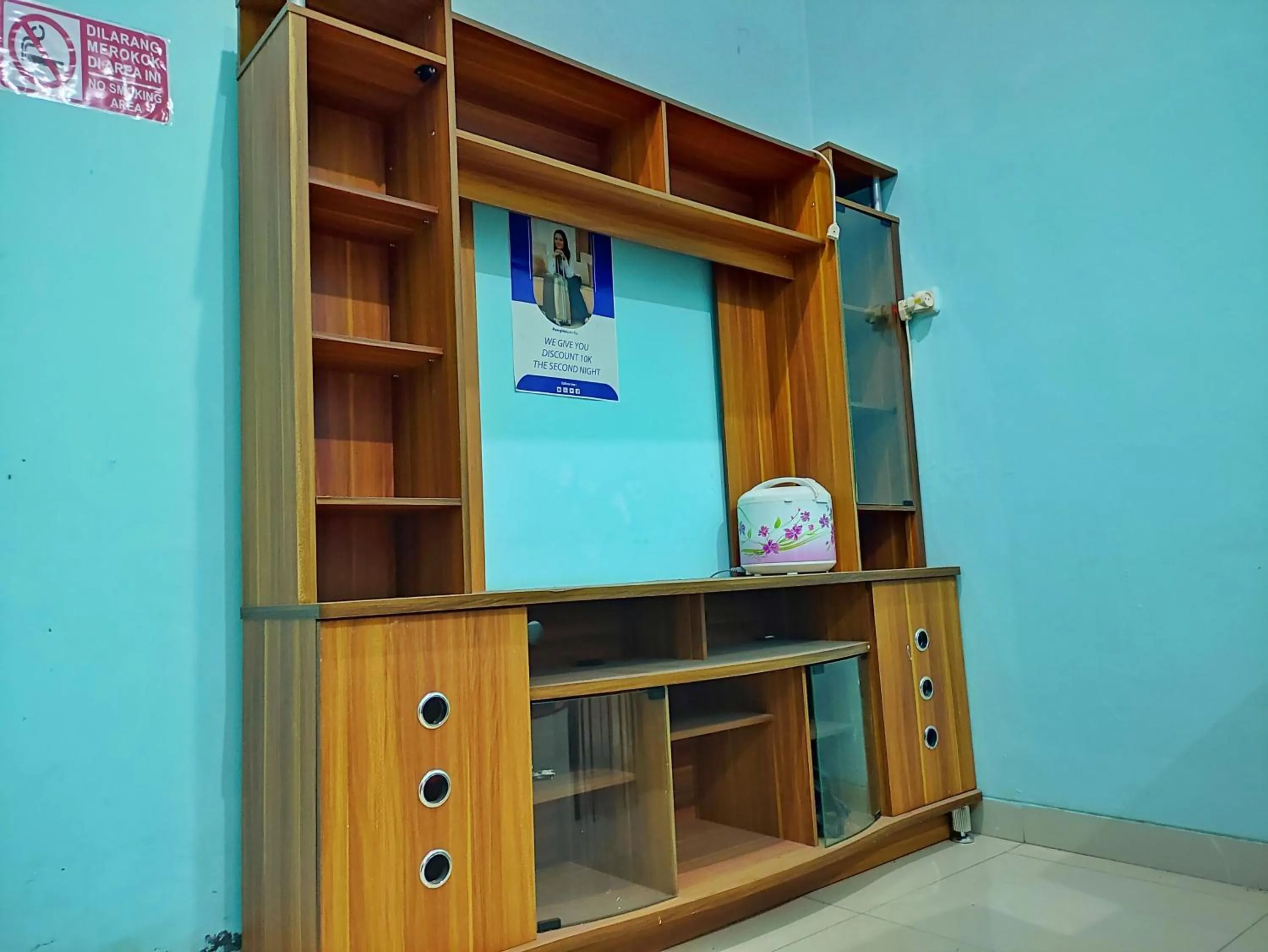 wardrobe in NgeKost harian