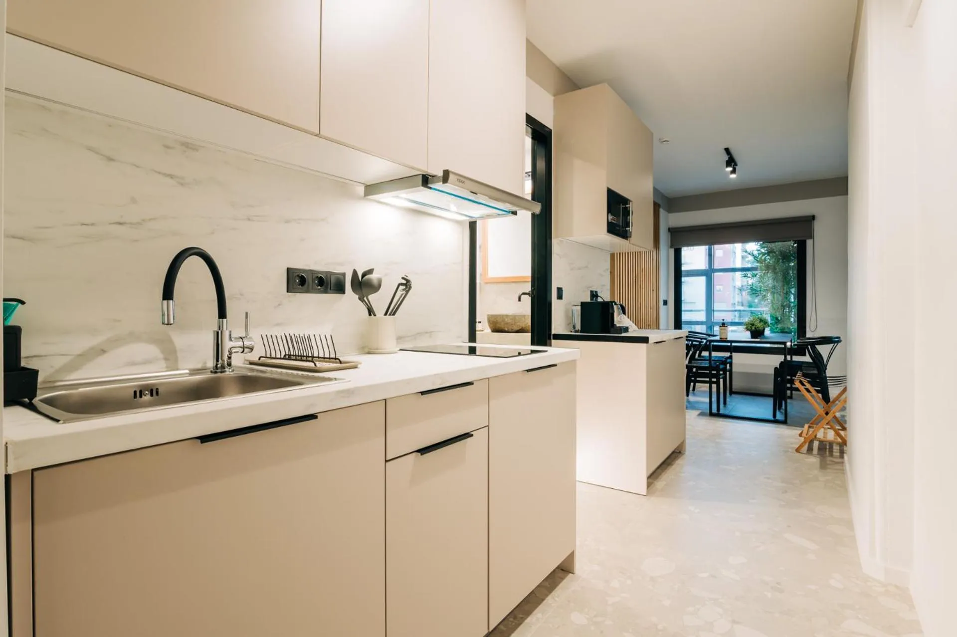 Kitchen or kitchenette in Athesense Suites