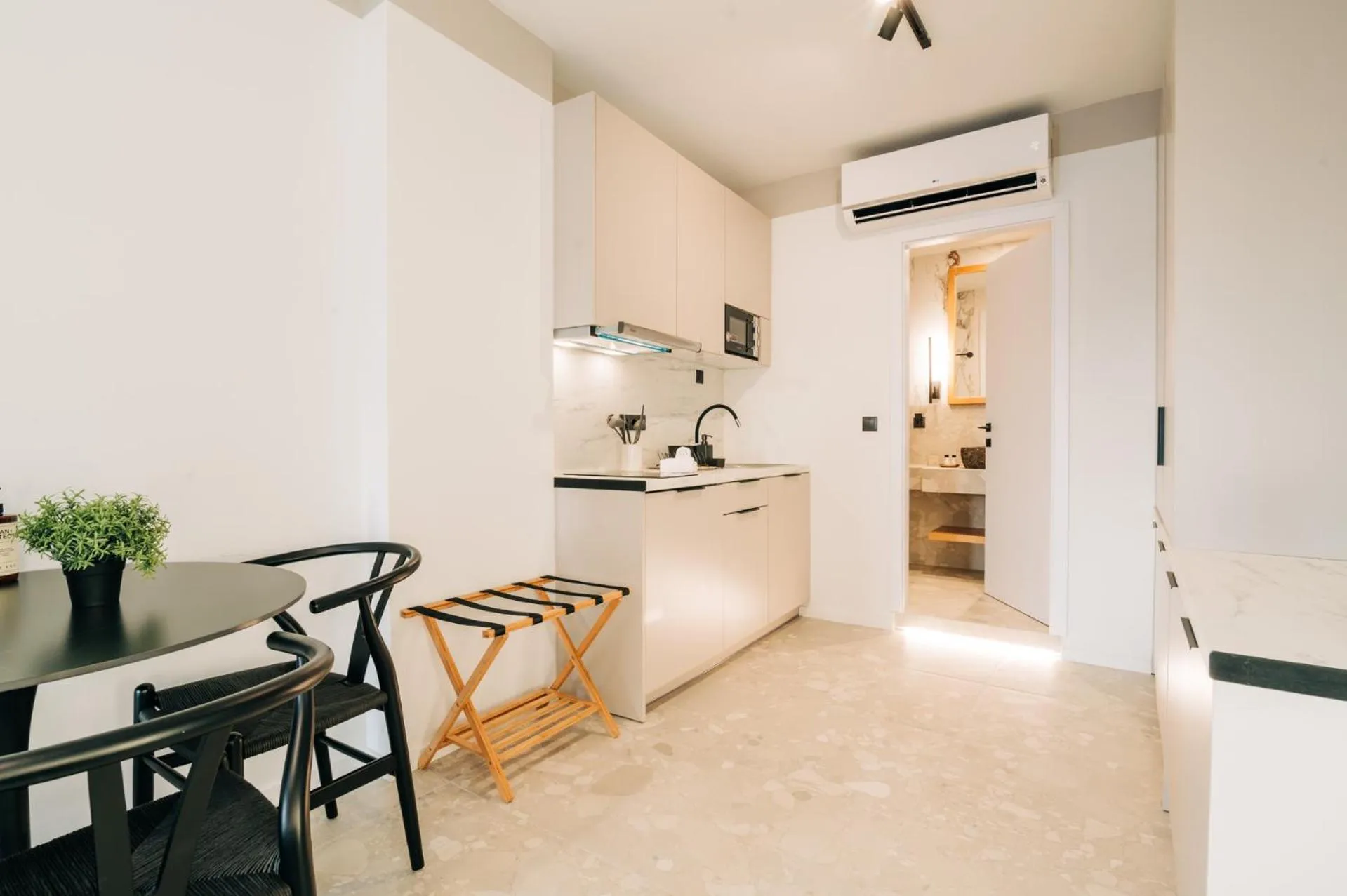 Kitchen or kitchenette in Athesense Suites