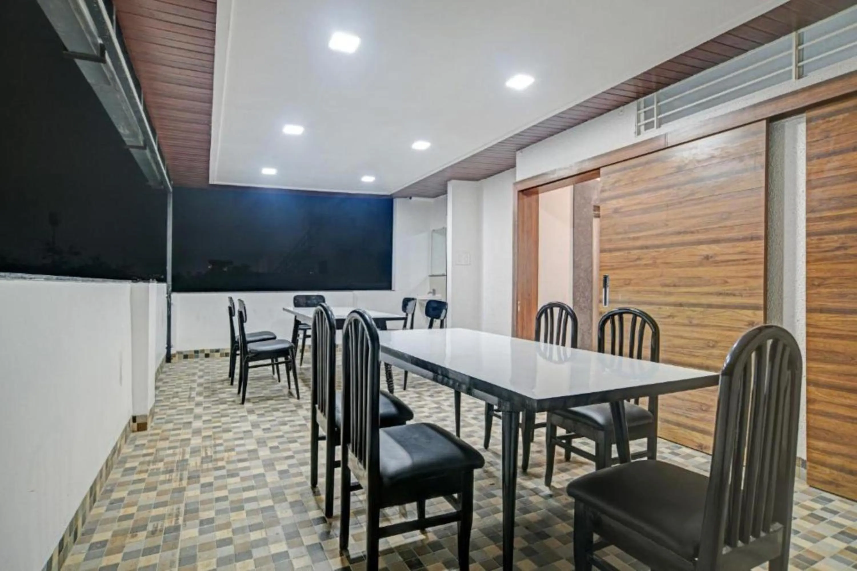 Restaurant/places to eat in Aceotel Inn Flamingo