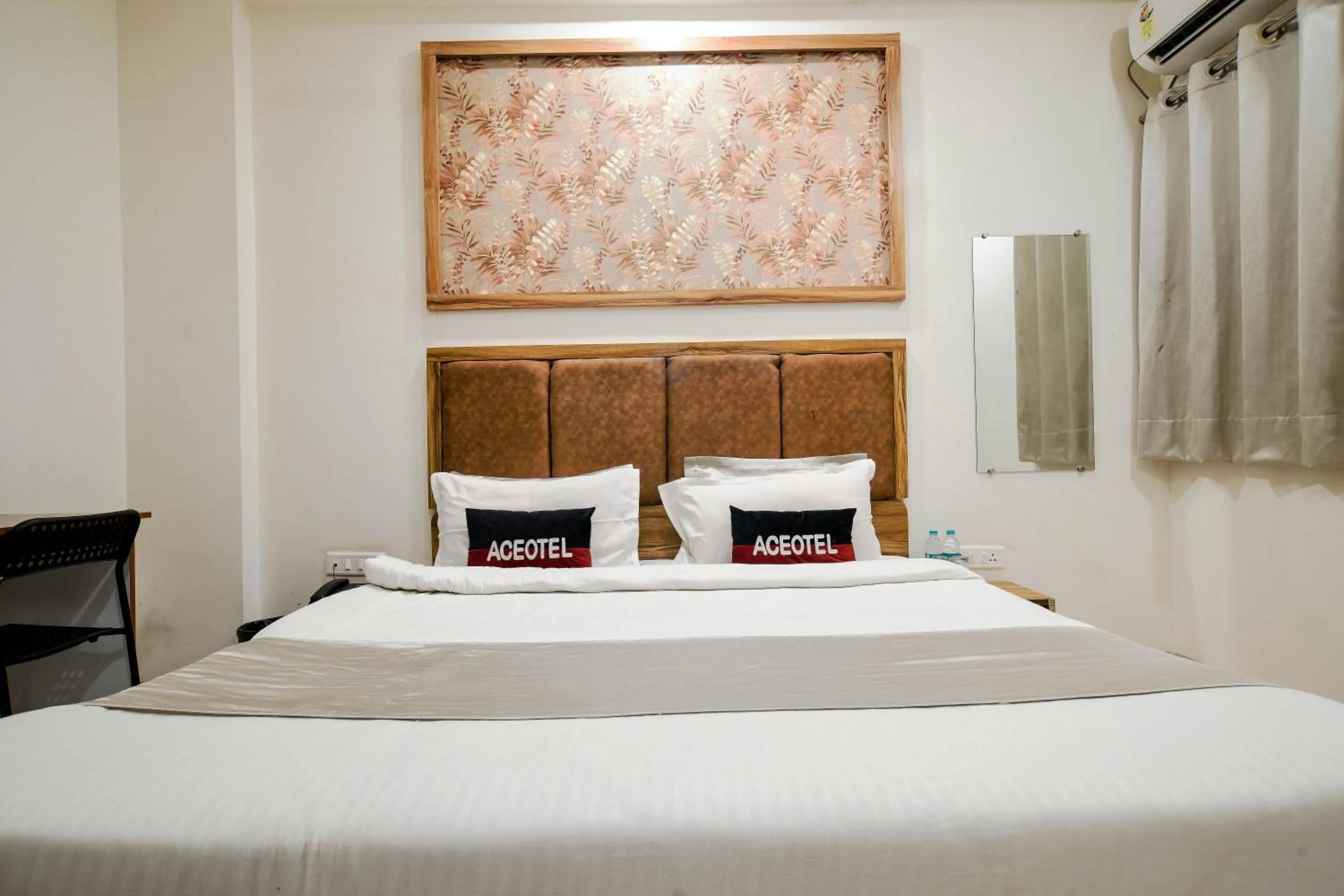 Bedroom, Bed in Aceotel Inn Flamingo