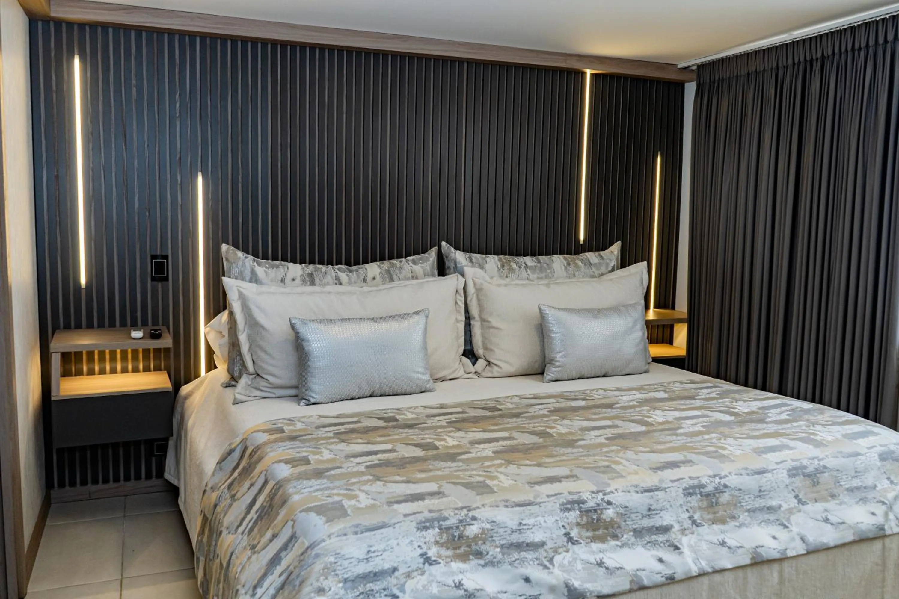 Bedroom, Bed in Apartamentos Gema Lujosos en Laureles