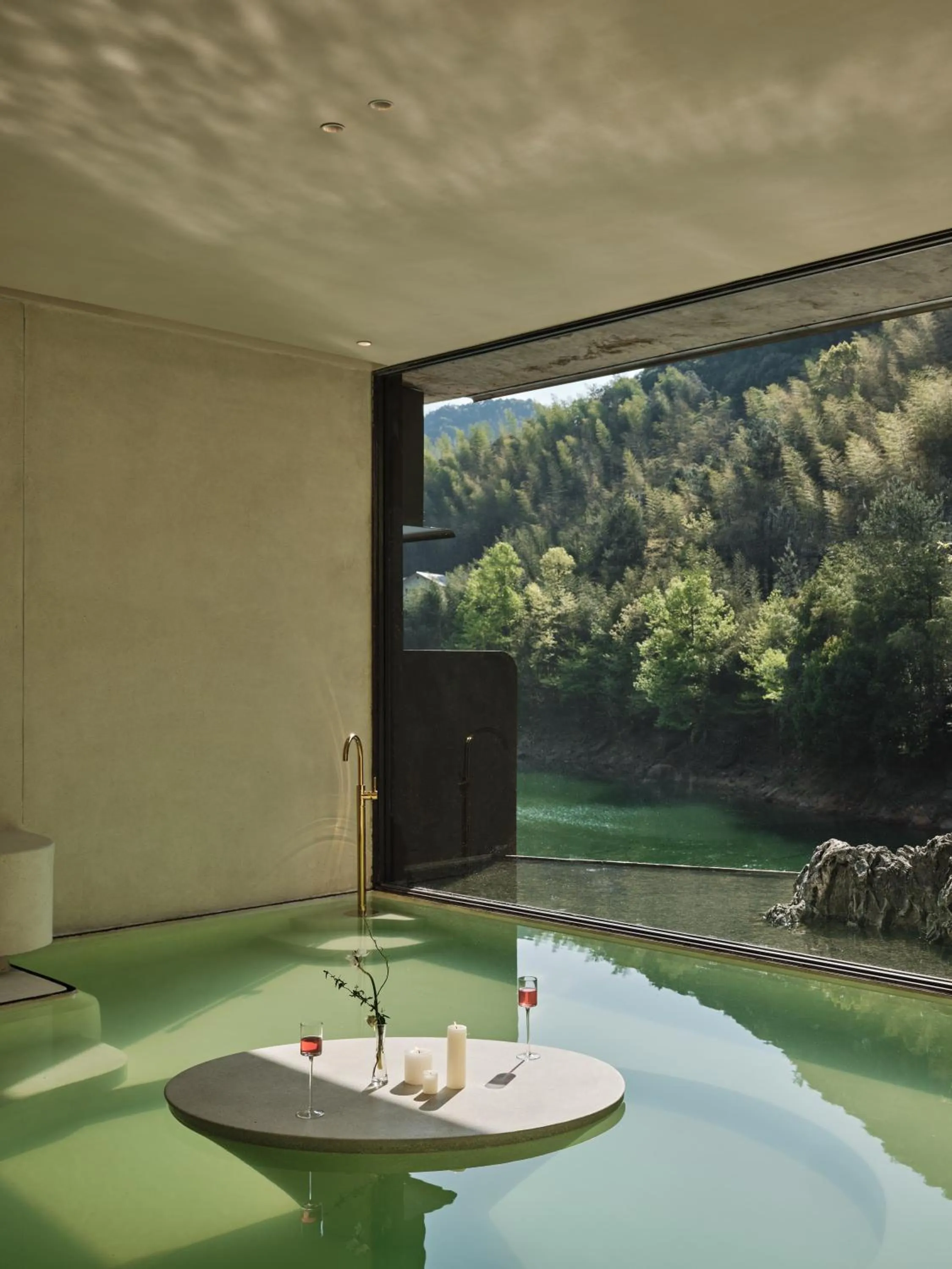 Hot Spring Bath in Yakamoz Qianchuan Hotel