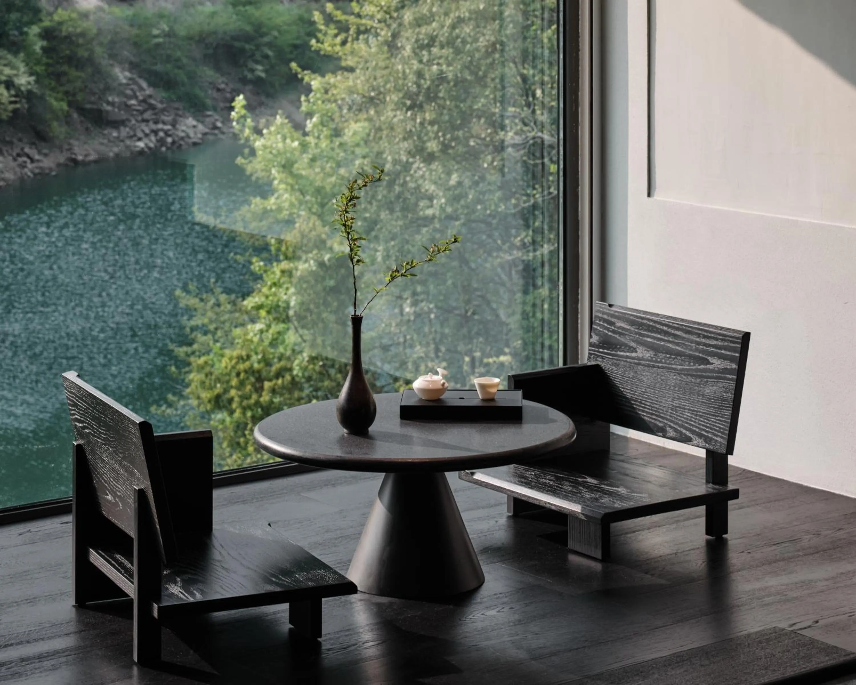 Seating area in Yakamoz Qianchuan Hotel