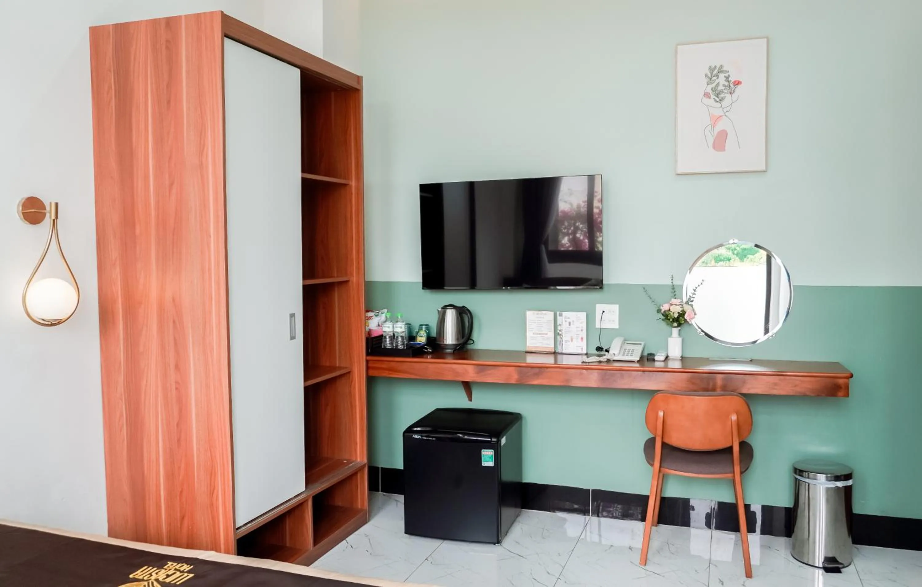 minibar in Lucasta Hotel