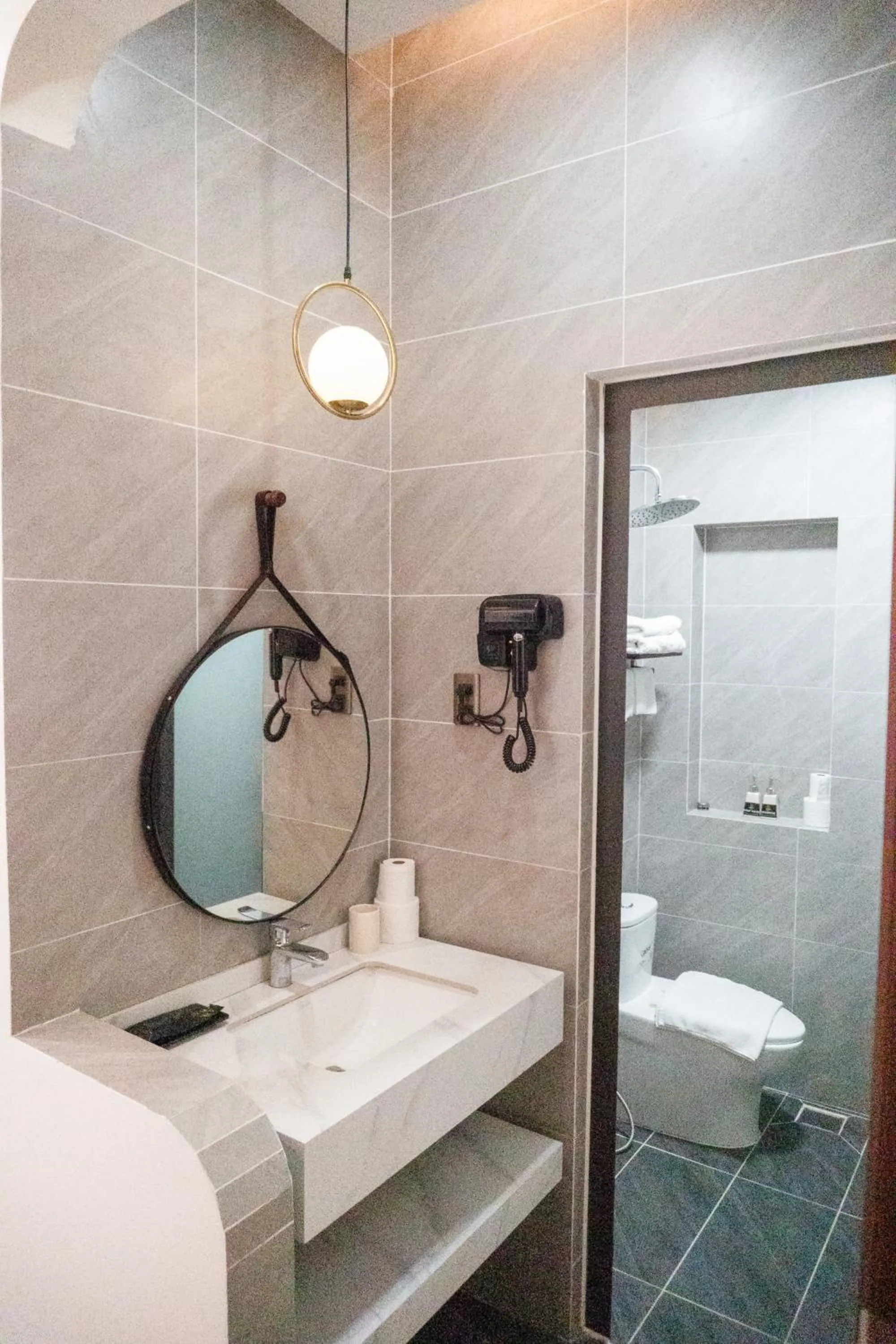 Toilet in Lucasta Hotel