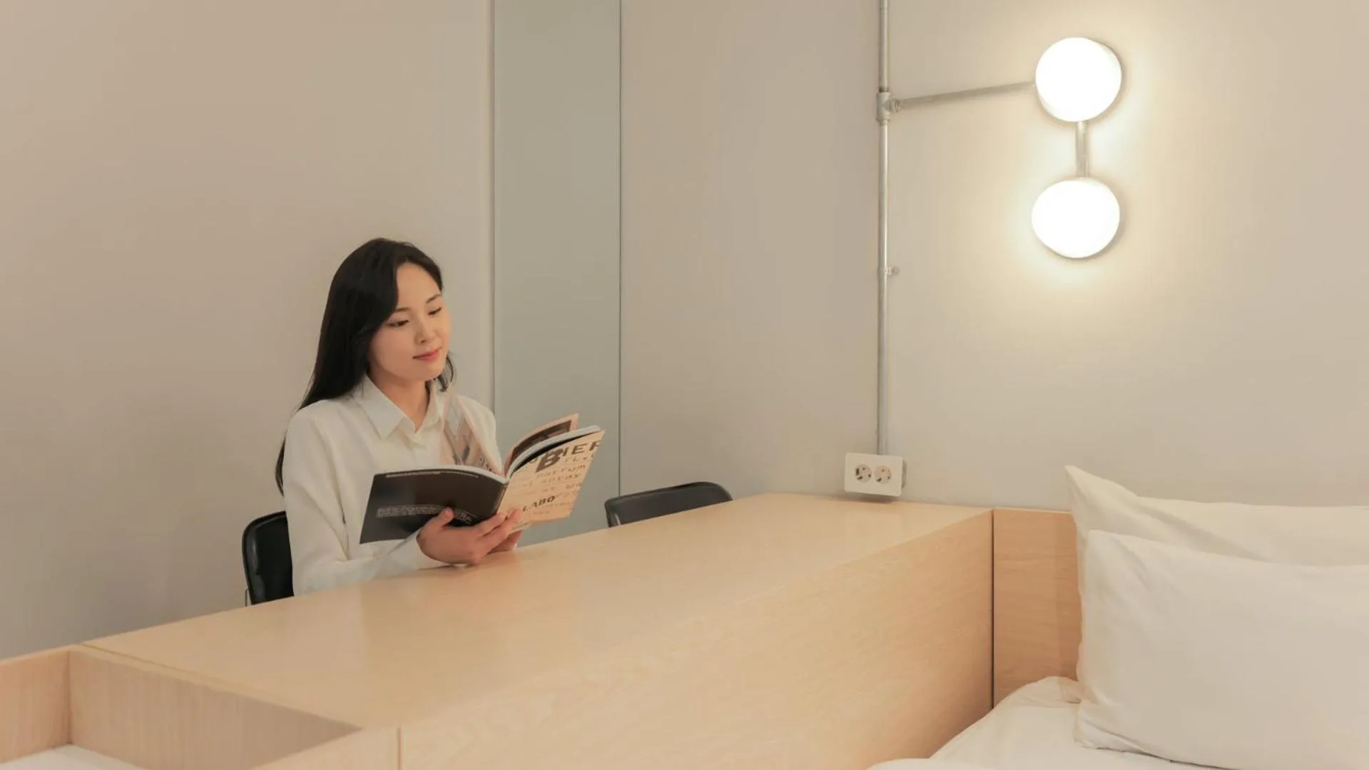 Seating area, Bed in Aank Hotel Osan