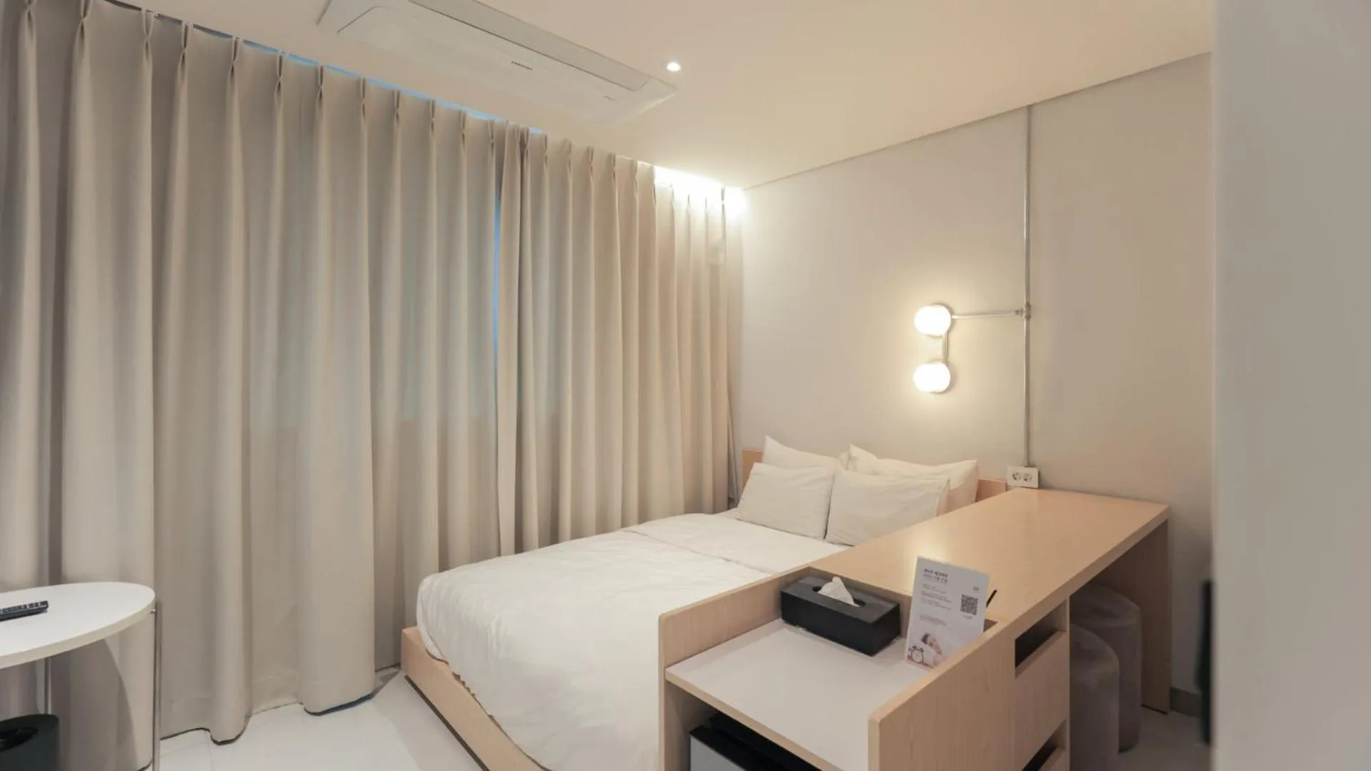 Photo of the whole room, Bed in Aank Hotel Osan