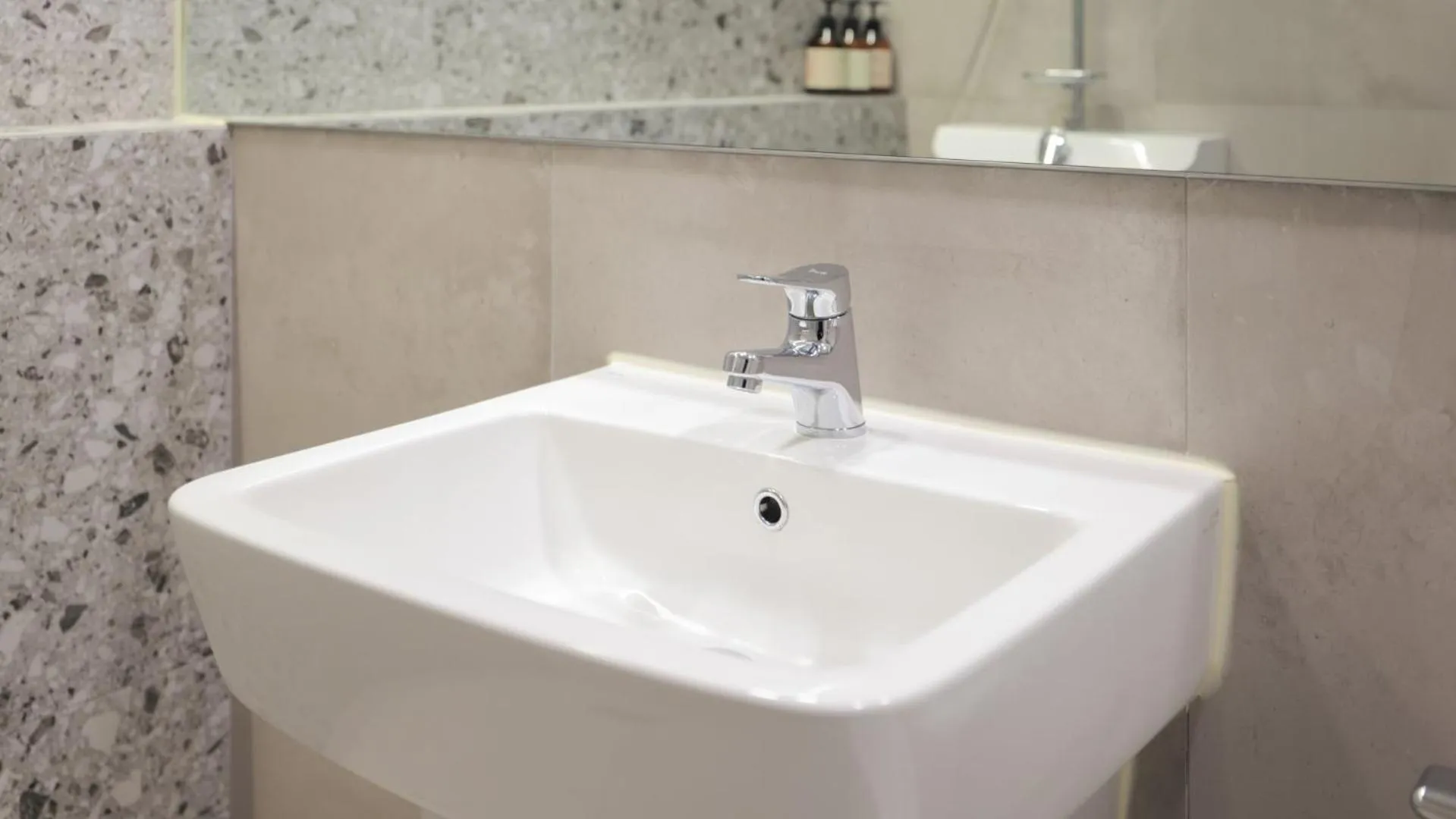 Bathroom in Aank Hotel Osan