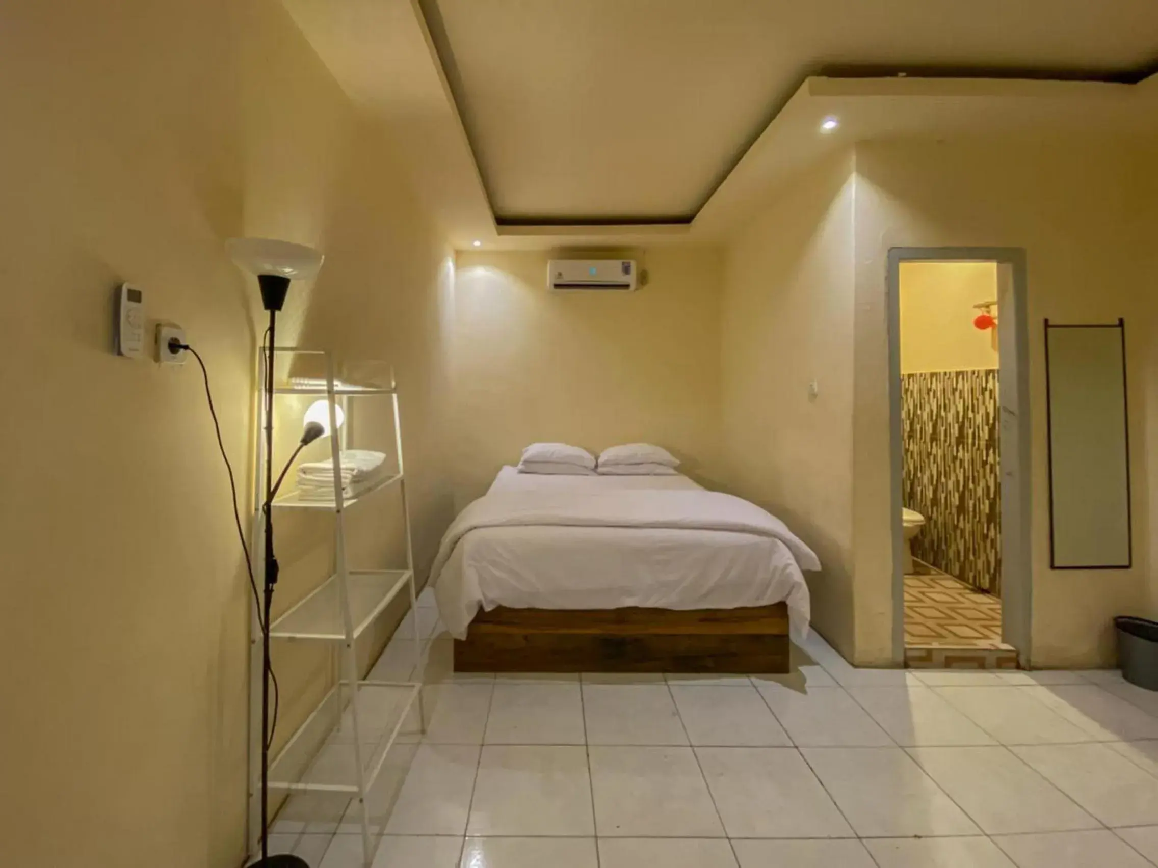 Superior Double Room in Urbanview Hotel ME Jayapura Superior Double Room in Urbanview Hotel ME Jayapura