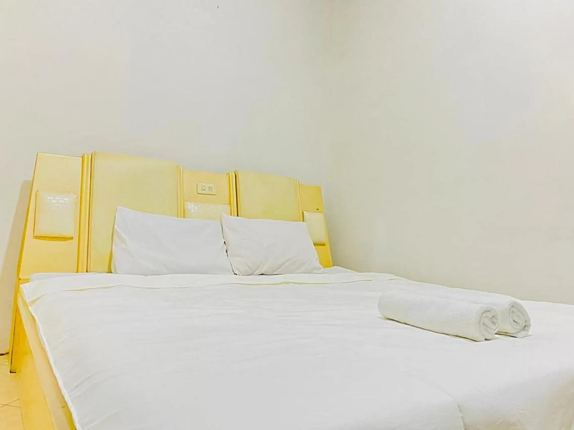Standard Double Room in Monalisa Homestay Mitra RedDoorz Standard Double Room in Monalisa Homestay Mitra RedDoorz