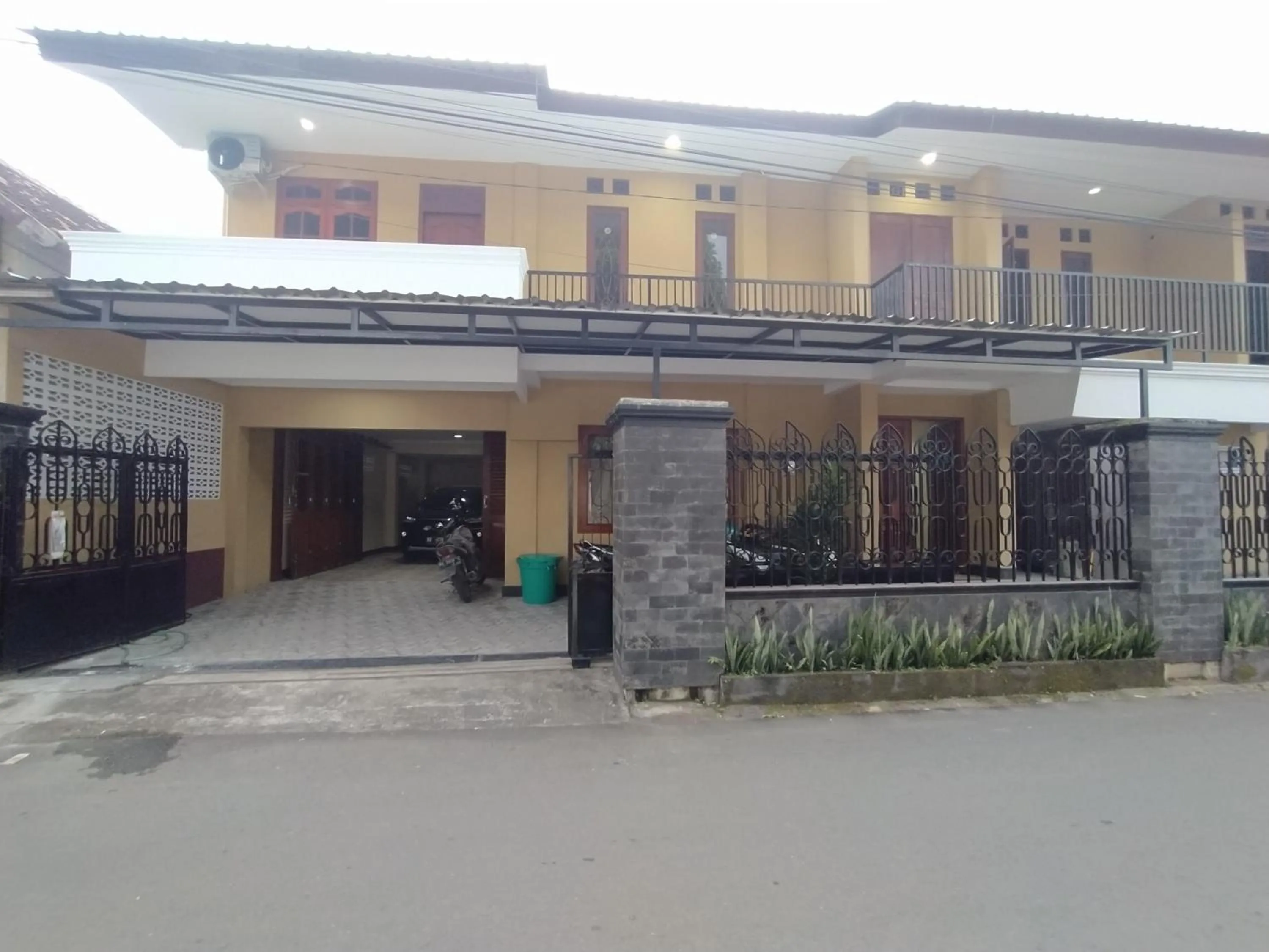 Property building in RedDoorz near Prawirotaman Yogyakarta