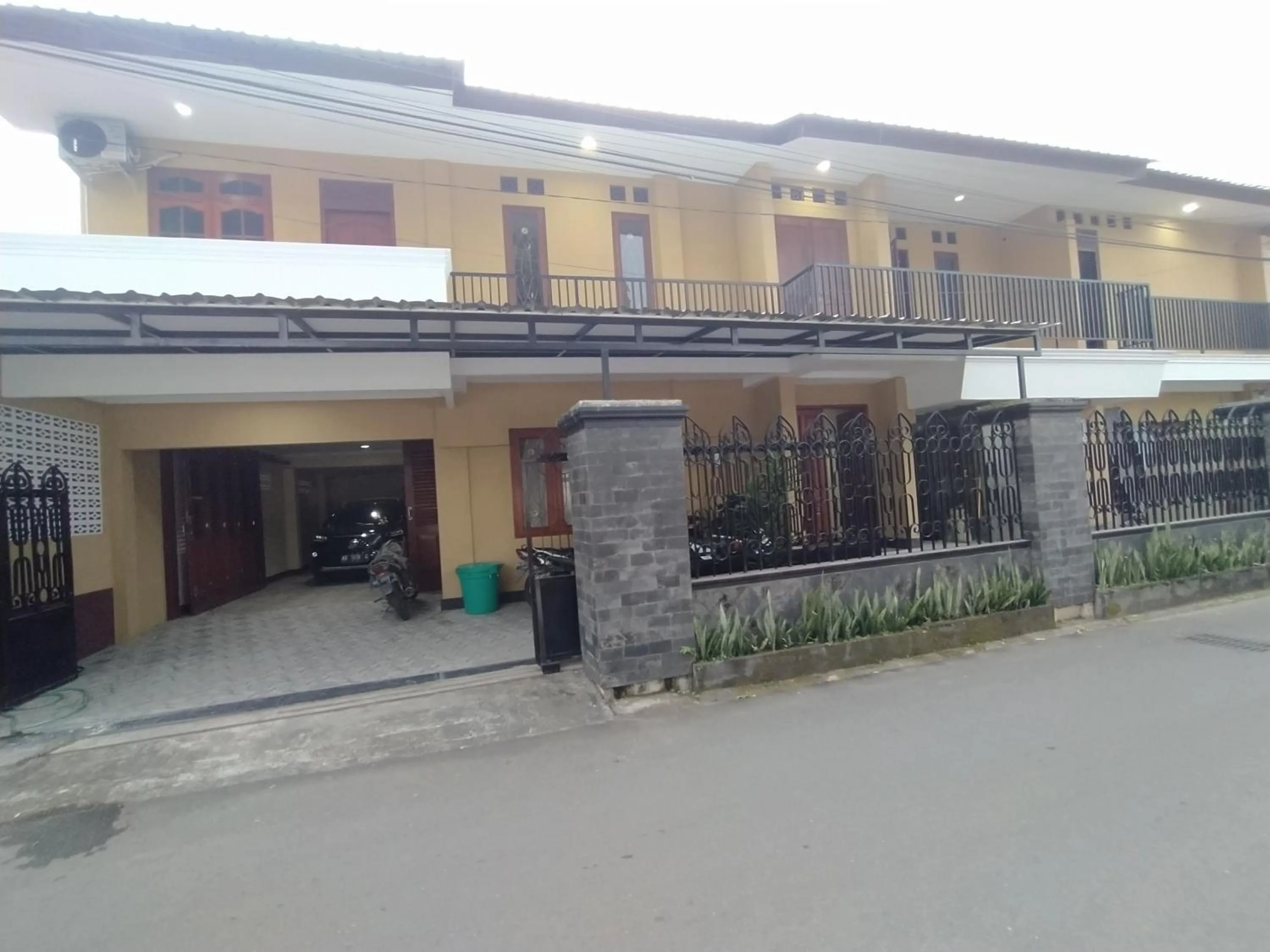 Property building in RedDoorz near Prawirotaman Yogyakarta