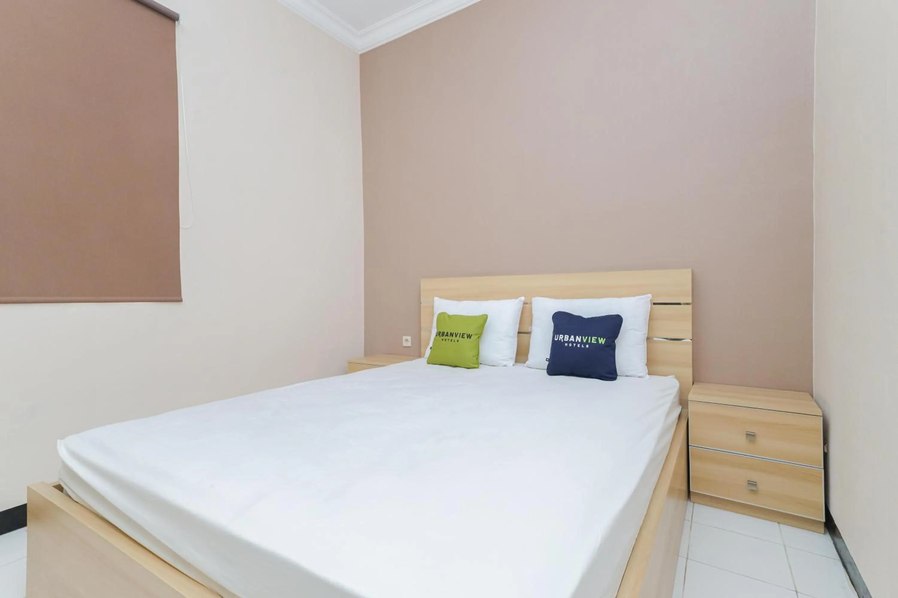 Bedroom, Bed in Urbanview Roemah Tebet by RedDoorz