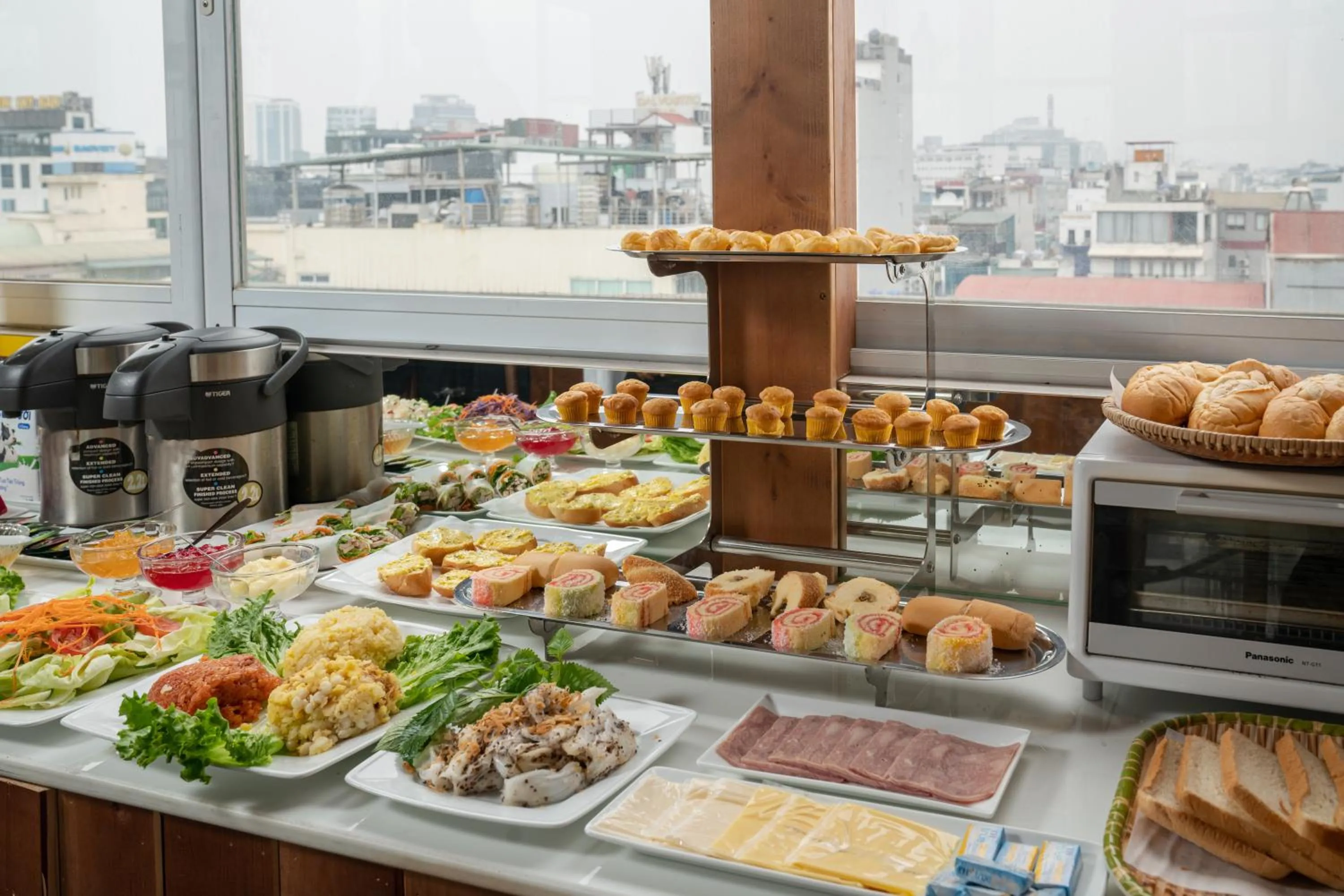 Restaurant/places to eat in Hanoi Morning Hotel