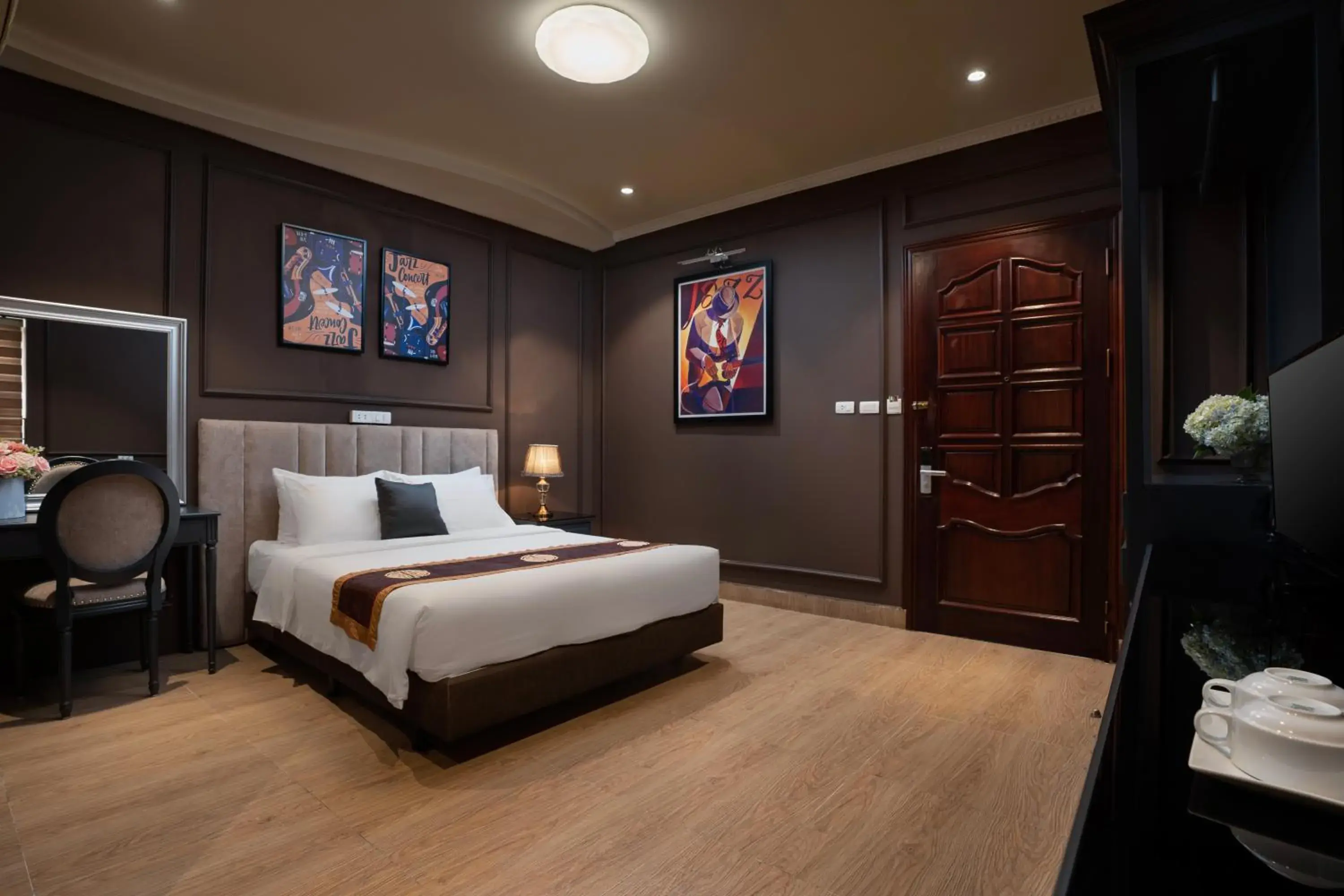 Deluxe Double or Twin Room with City View in Hanoi Morning Hotel Deluxe Double or Twin Room with City View in Hanoi Morning Hotel