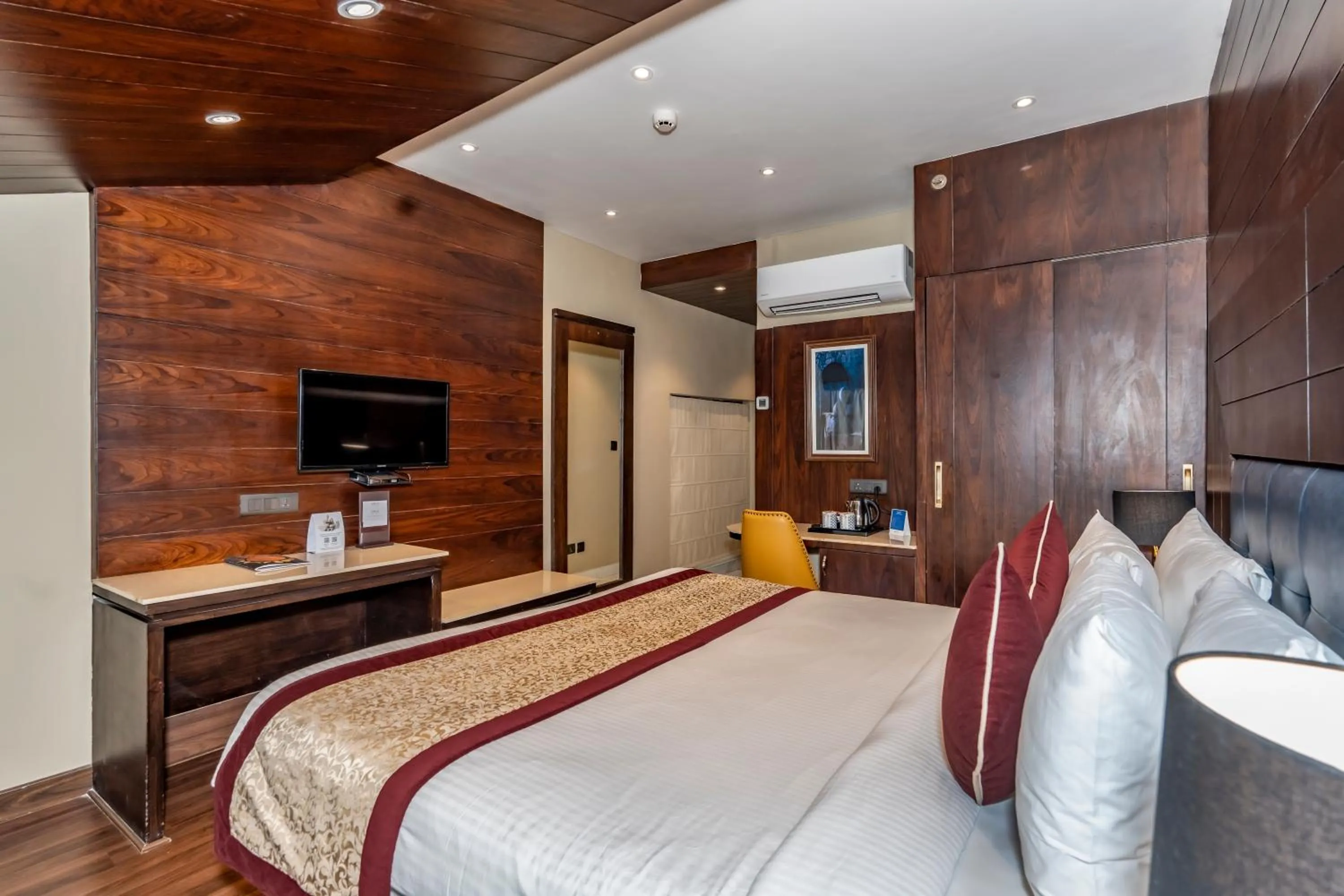 Bedroom, Bed in Fortune Khajjiar - Member ITC Hotels' Group