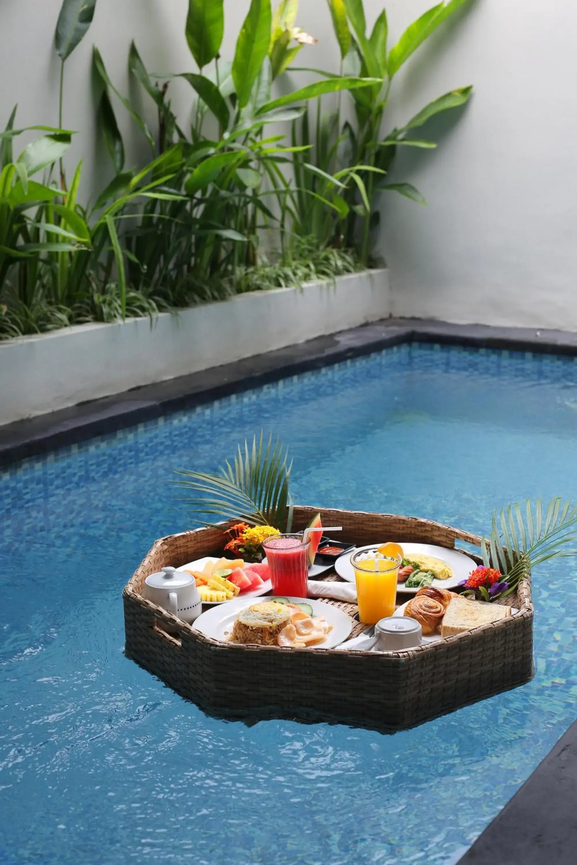 Family Room with Pool in The Reward Villas Family Room with Pool in The Reward Villas