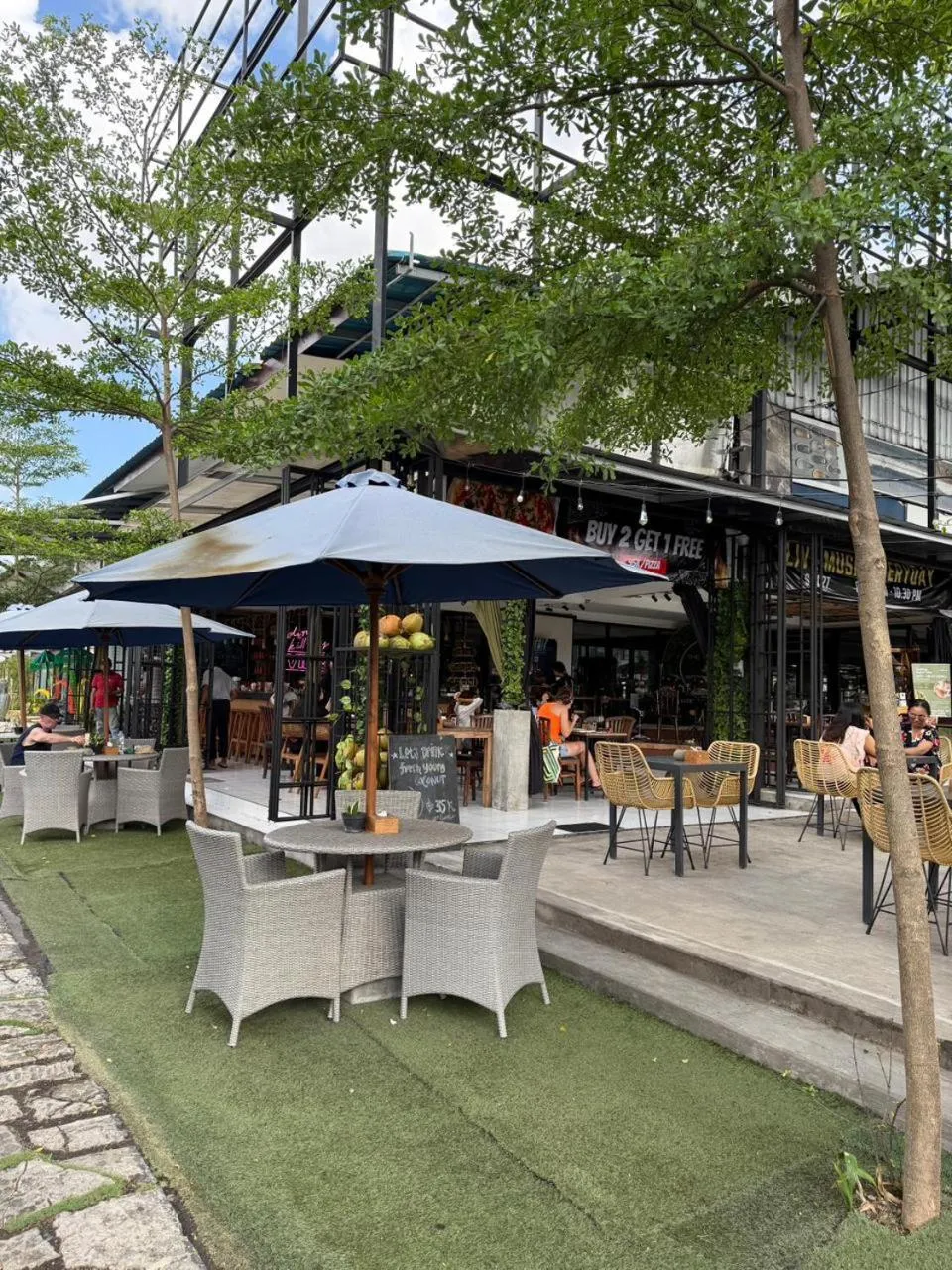 Restaurant/places to eat in The Reward Villas Kerobokan