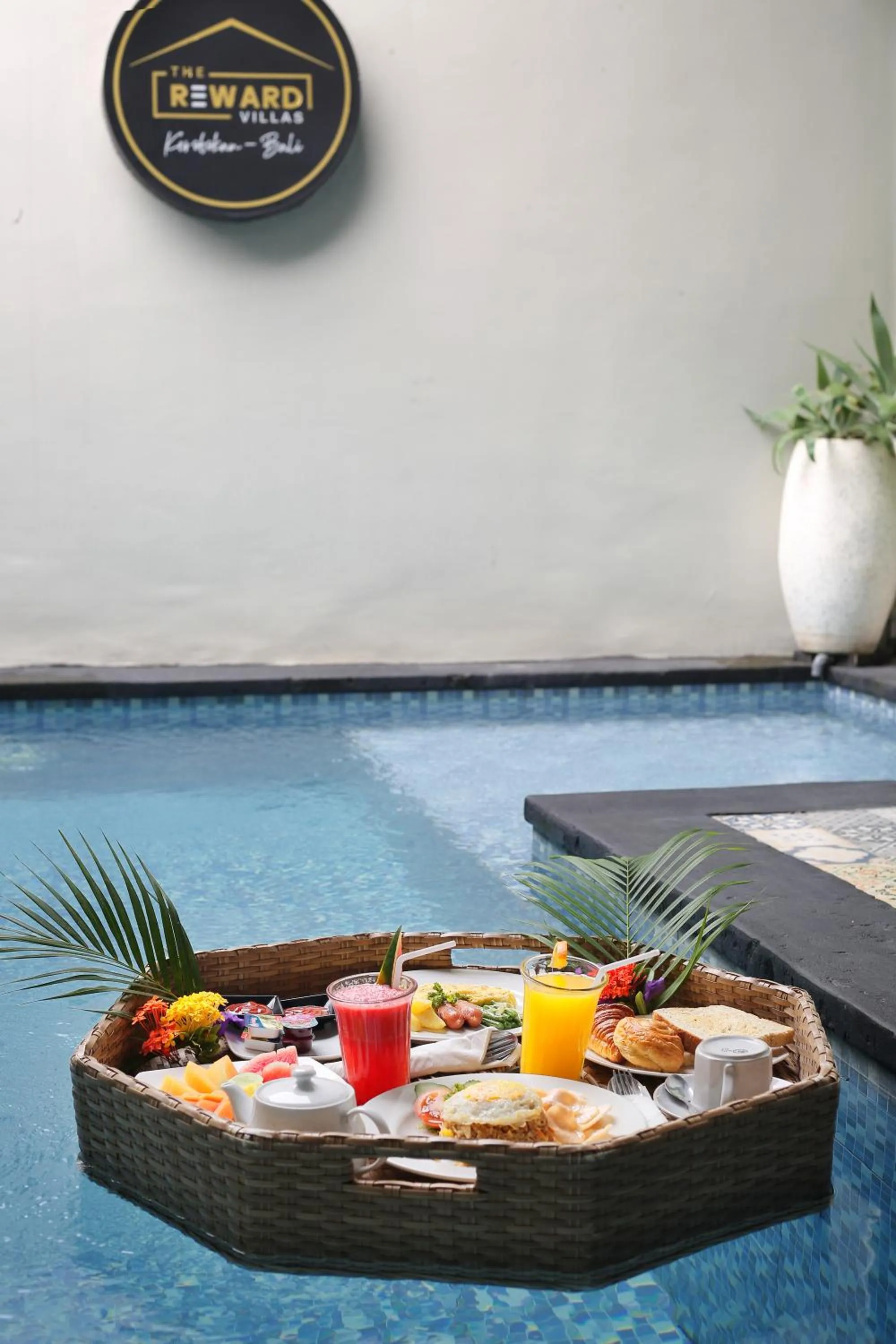 Swimming pool in The Reward Villas