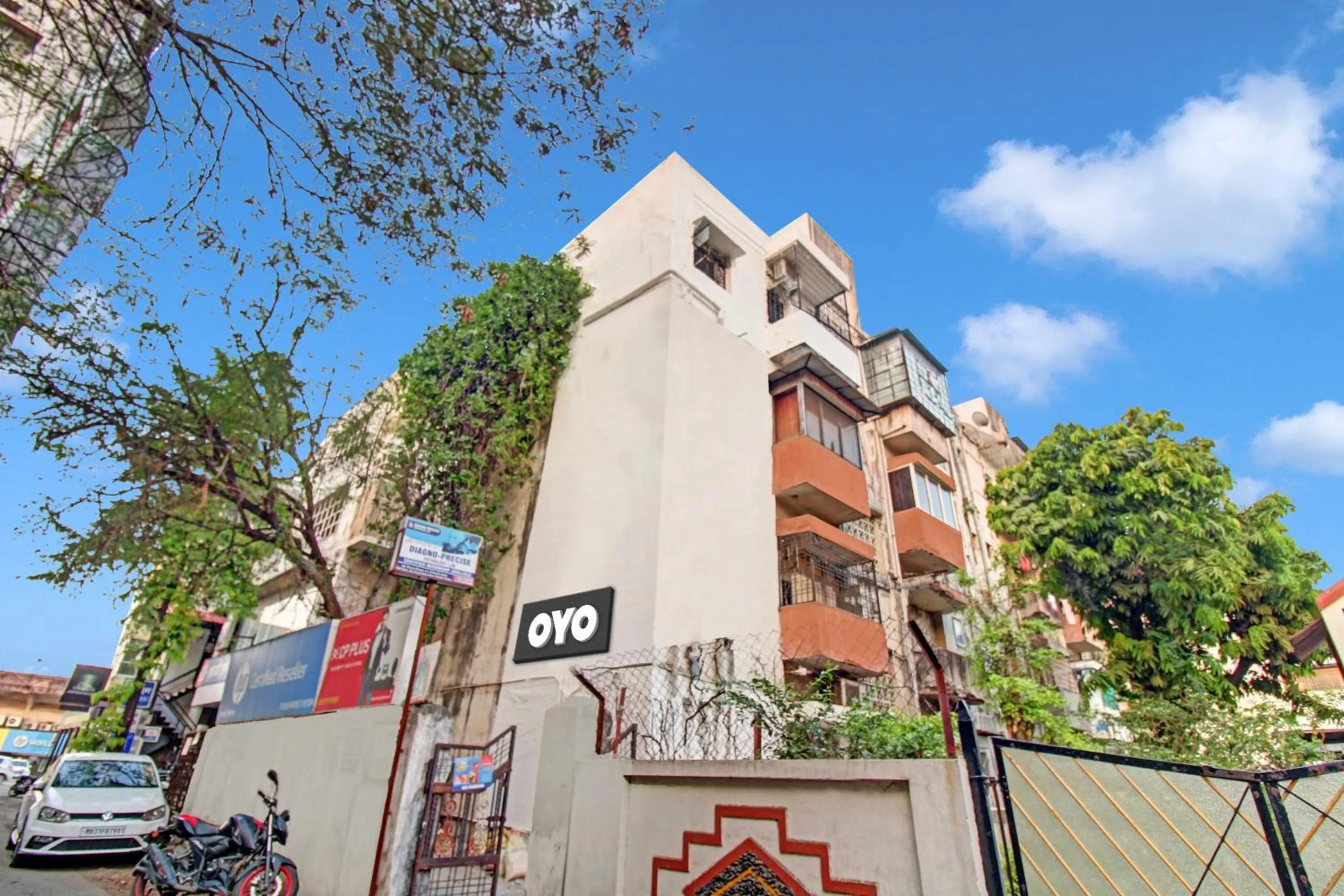 Facade/entrance in Super Hotel O Moonlight Inn