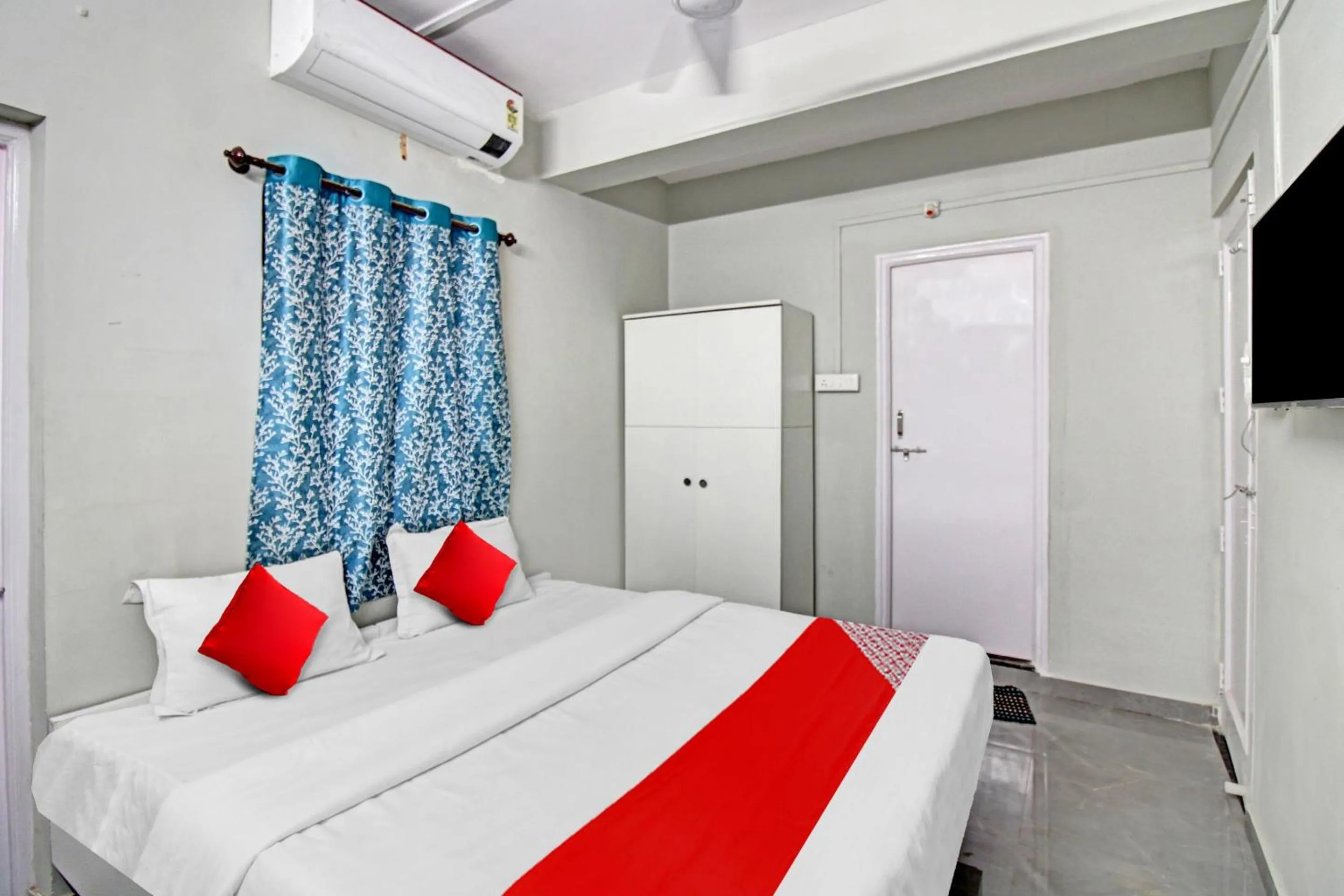 Bedroom, Bed in Super Hotel O Moonlight Inn