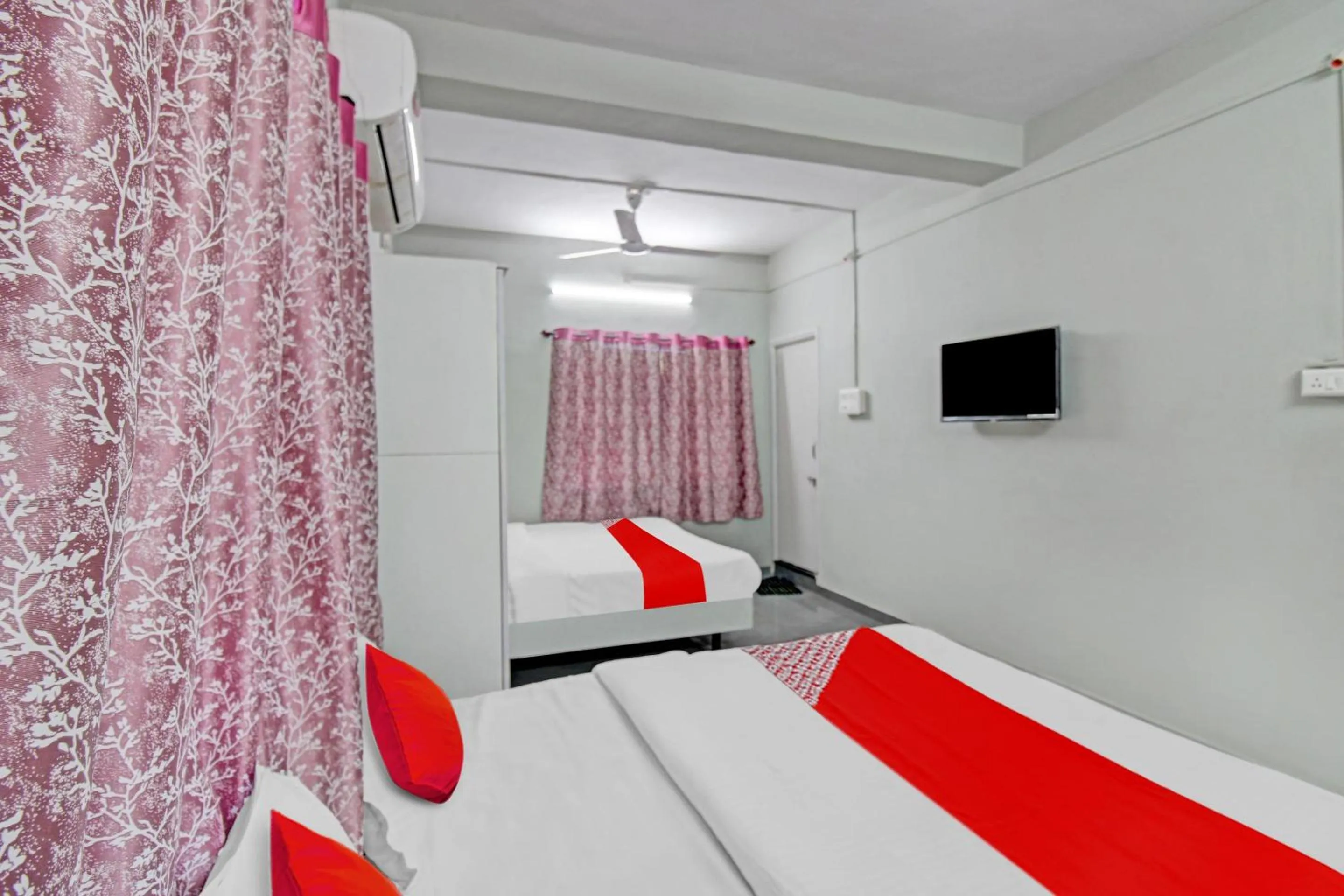 Bedroom, Bed in Super Hotel O Moonlight Inn