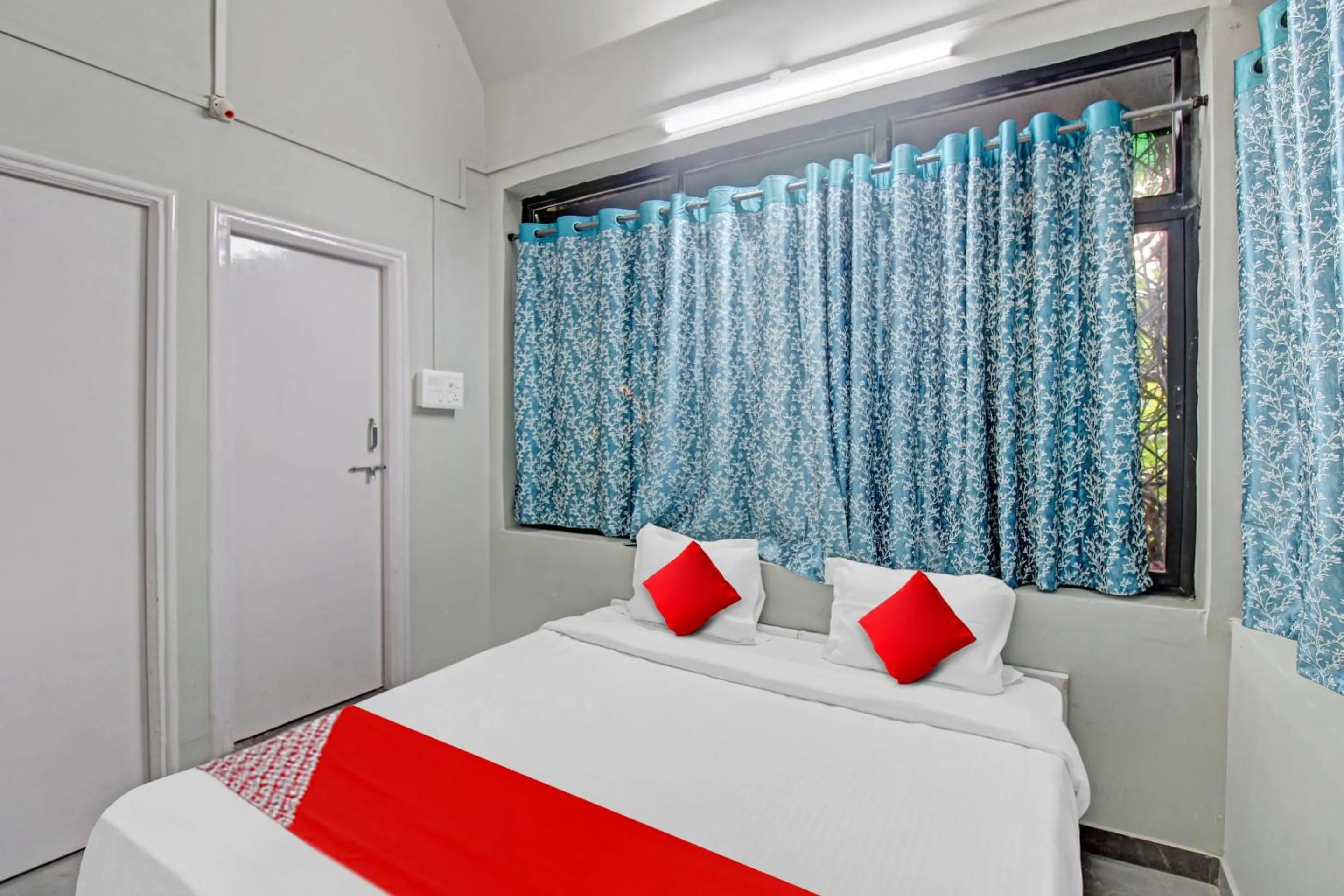 Bedroom, Bed in Super Hotel O Moonlight Inn