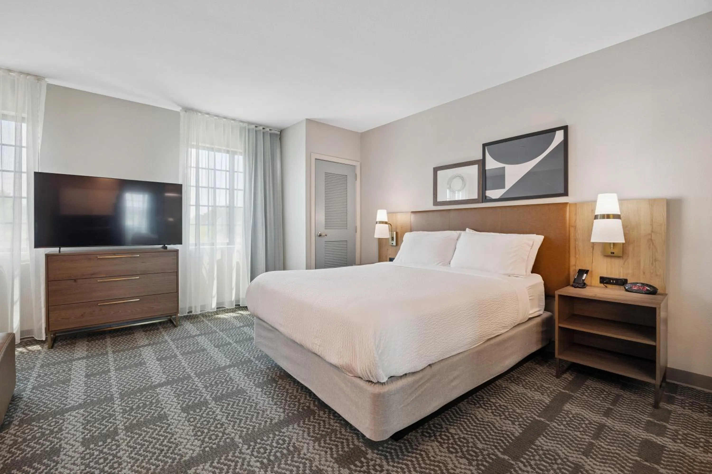 Bed in Staybridge Suites Sacramento Woodland by IHG