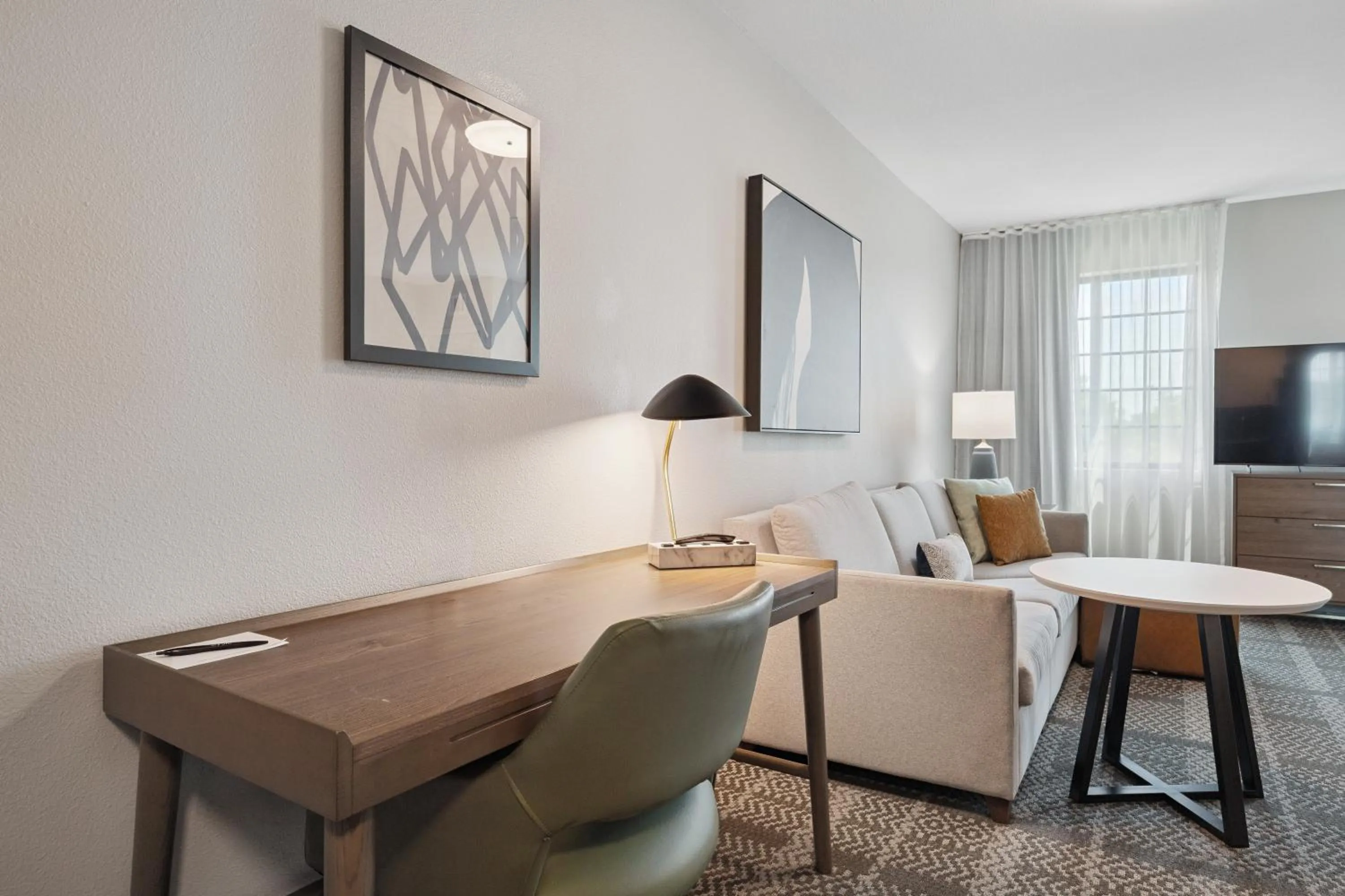 TV and multimedia in Staybridge Suites Sacramento Woodland by IHG