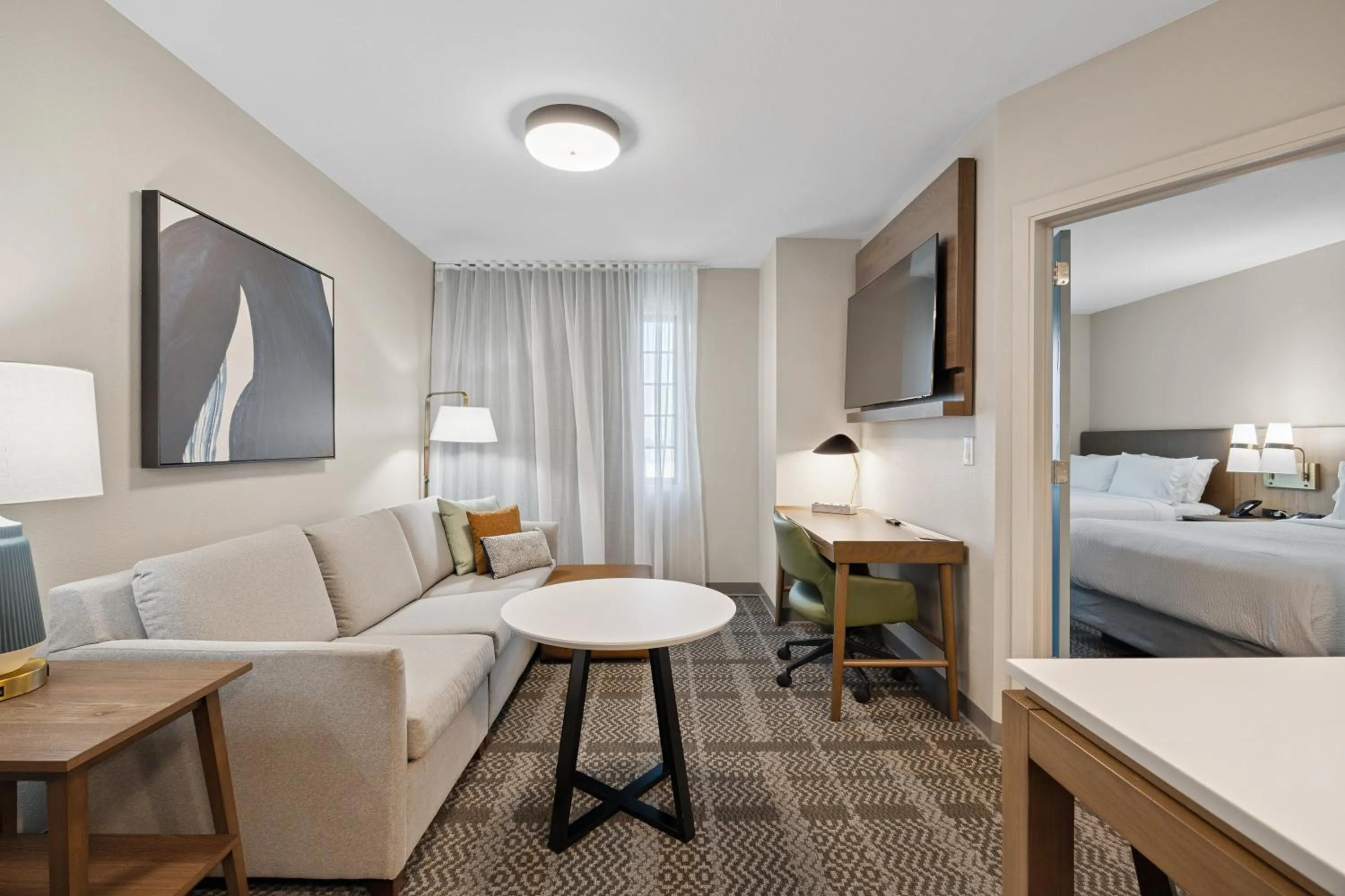 TV and multimedia in Staybridge Suites Sacramento Woodland by IHG