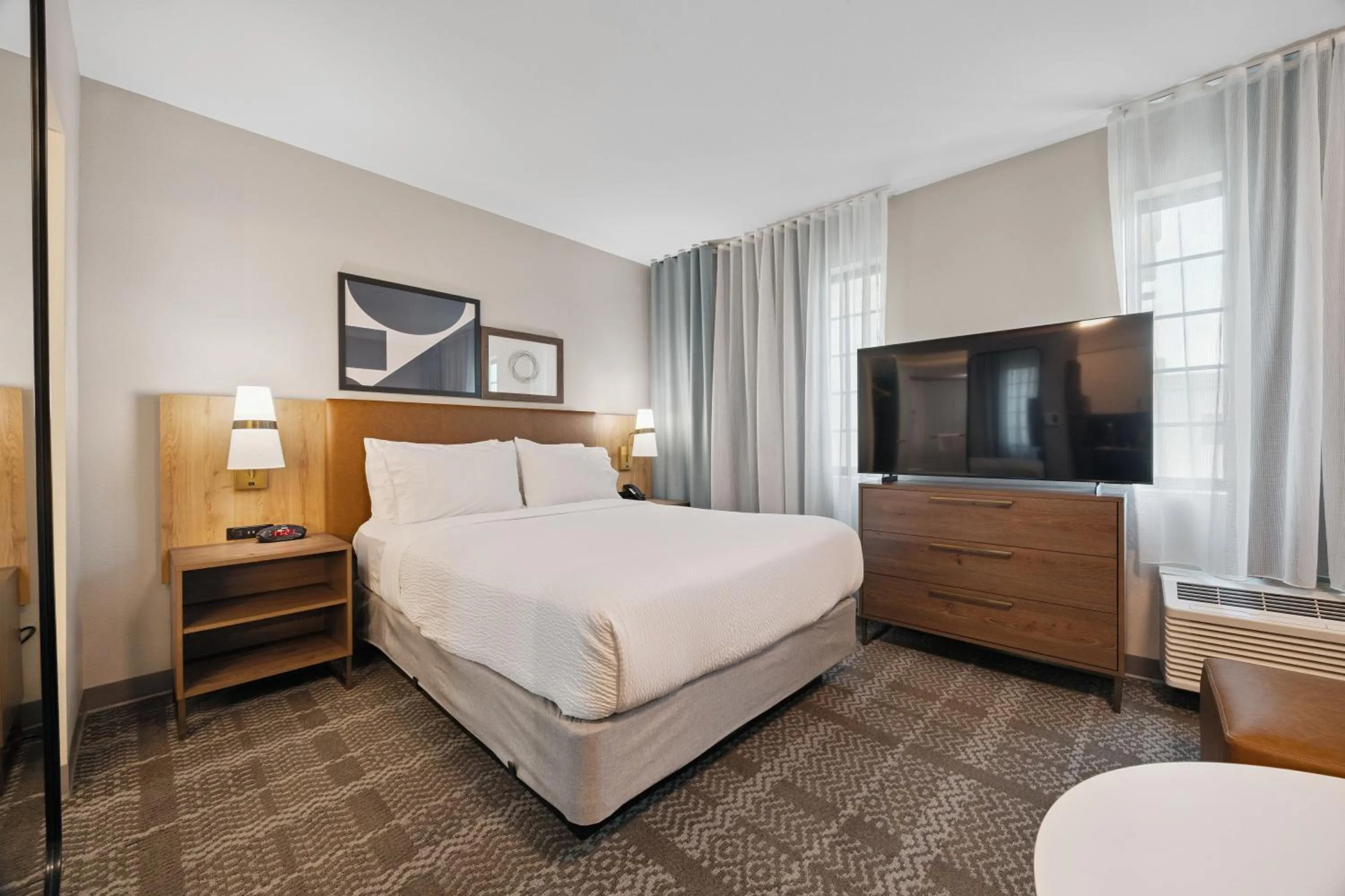 Bed in Staybridge Suites Sacramento Woodland by IHG
