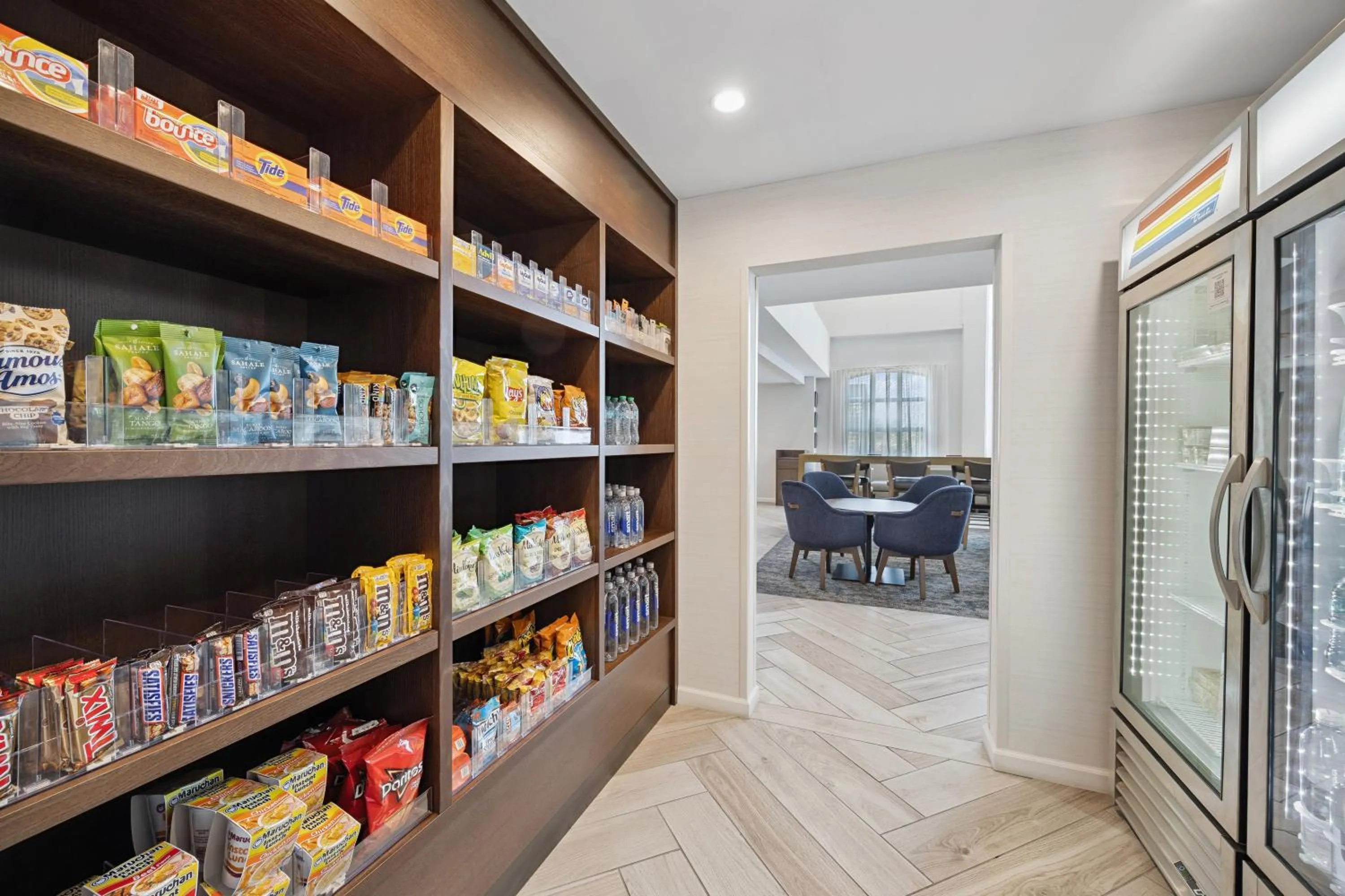 Supermarket/grocery shop in Staybridge Suites Sacramento Woodland by IHG