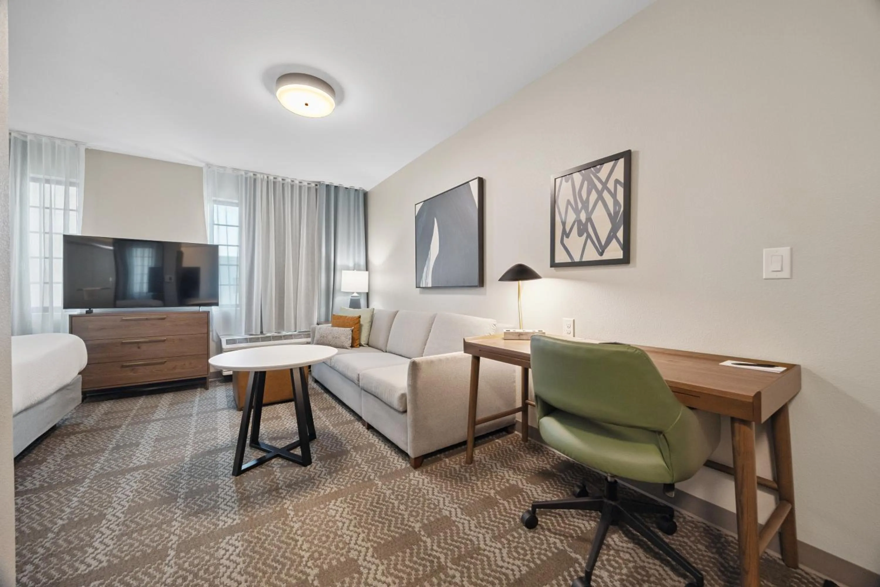 Bed in Staybridge Suites Sacramento Woodland by IHG