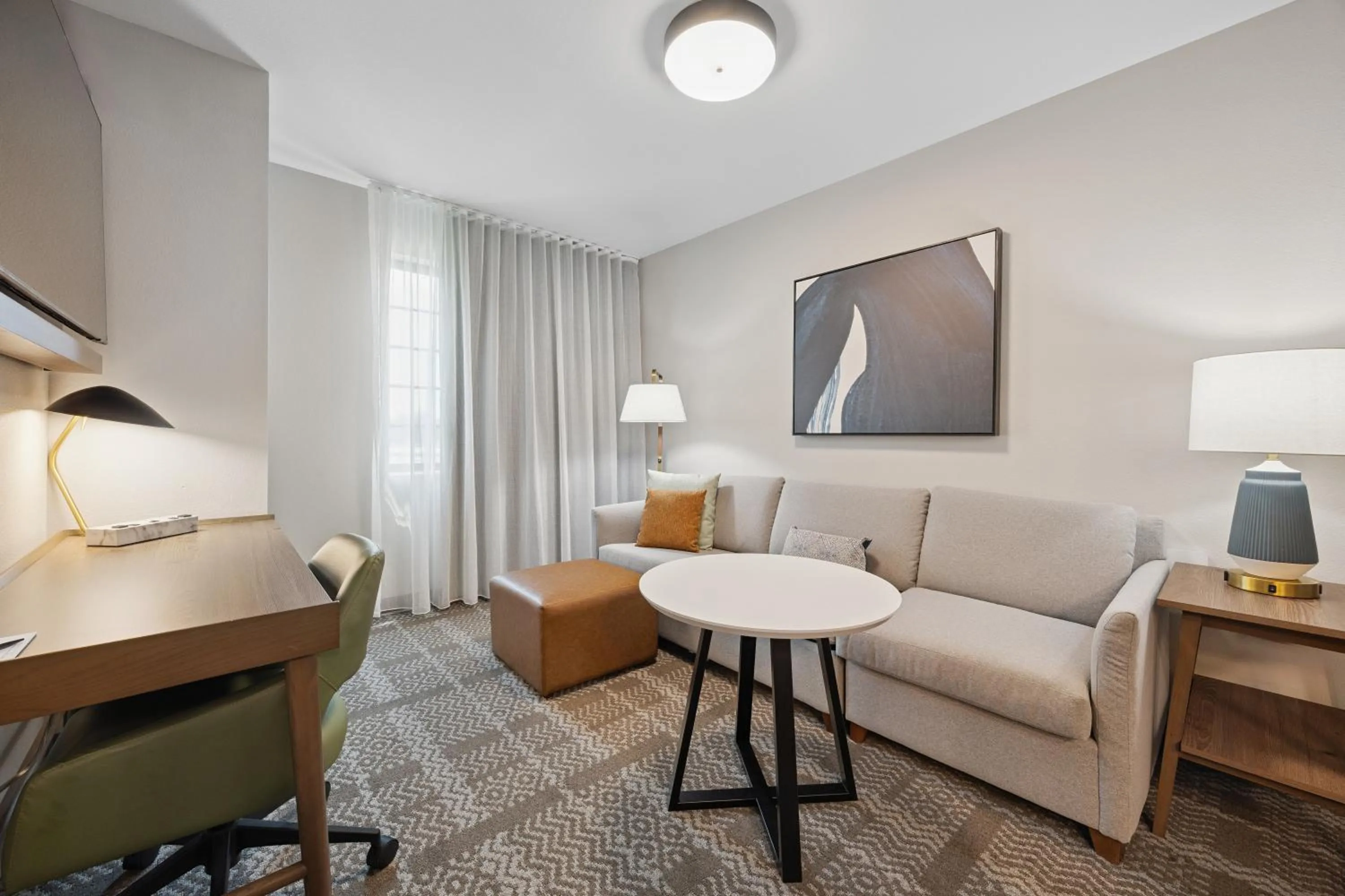 TV and multimedia in Staybridge Suites Sacramento Woodland by IHG