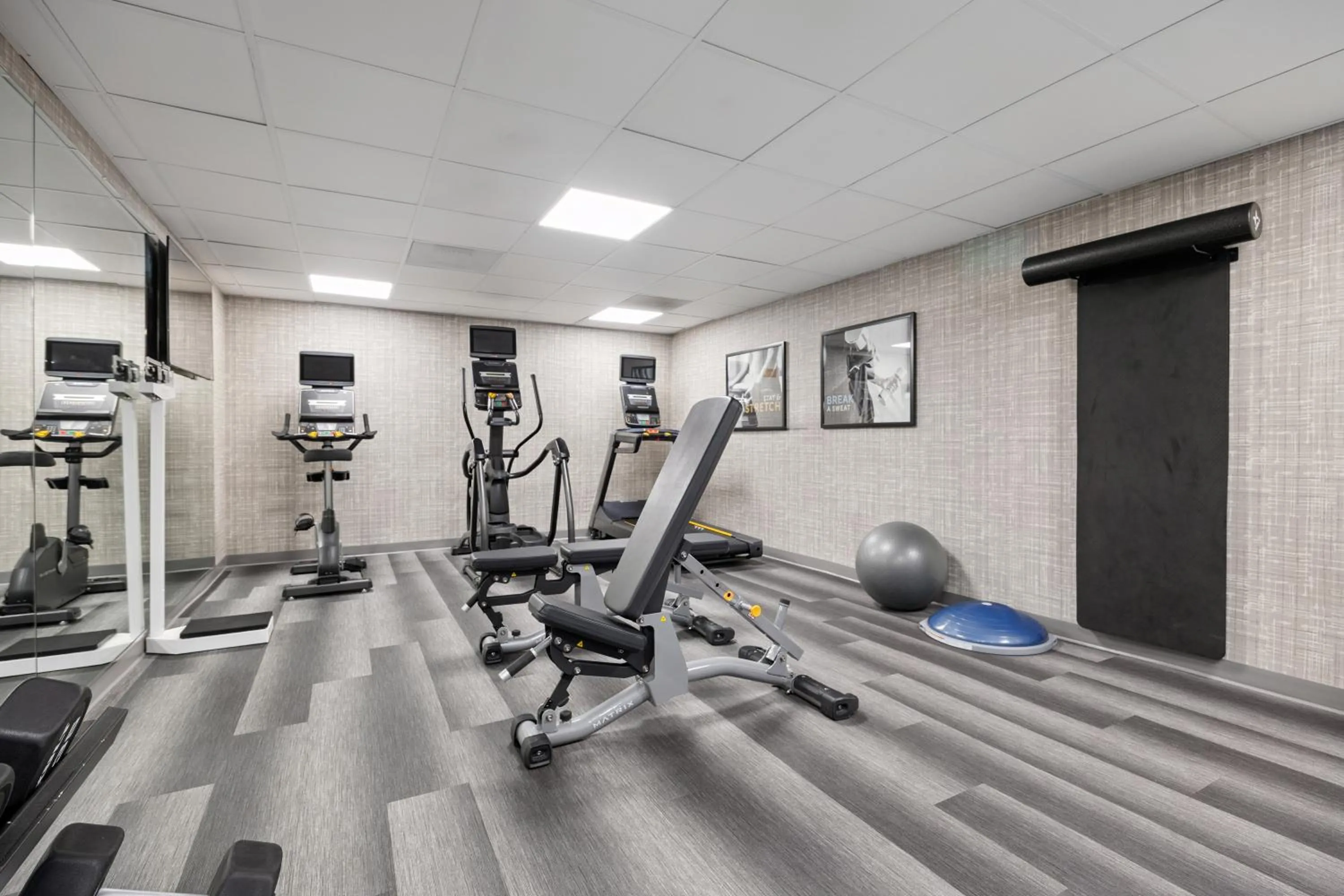 Fitness centre/facilities in Staybridge Suites Sacramento Woodland by IHG