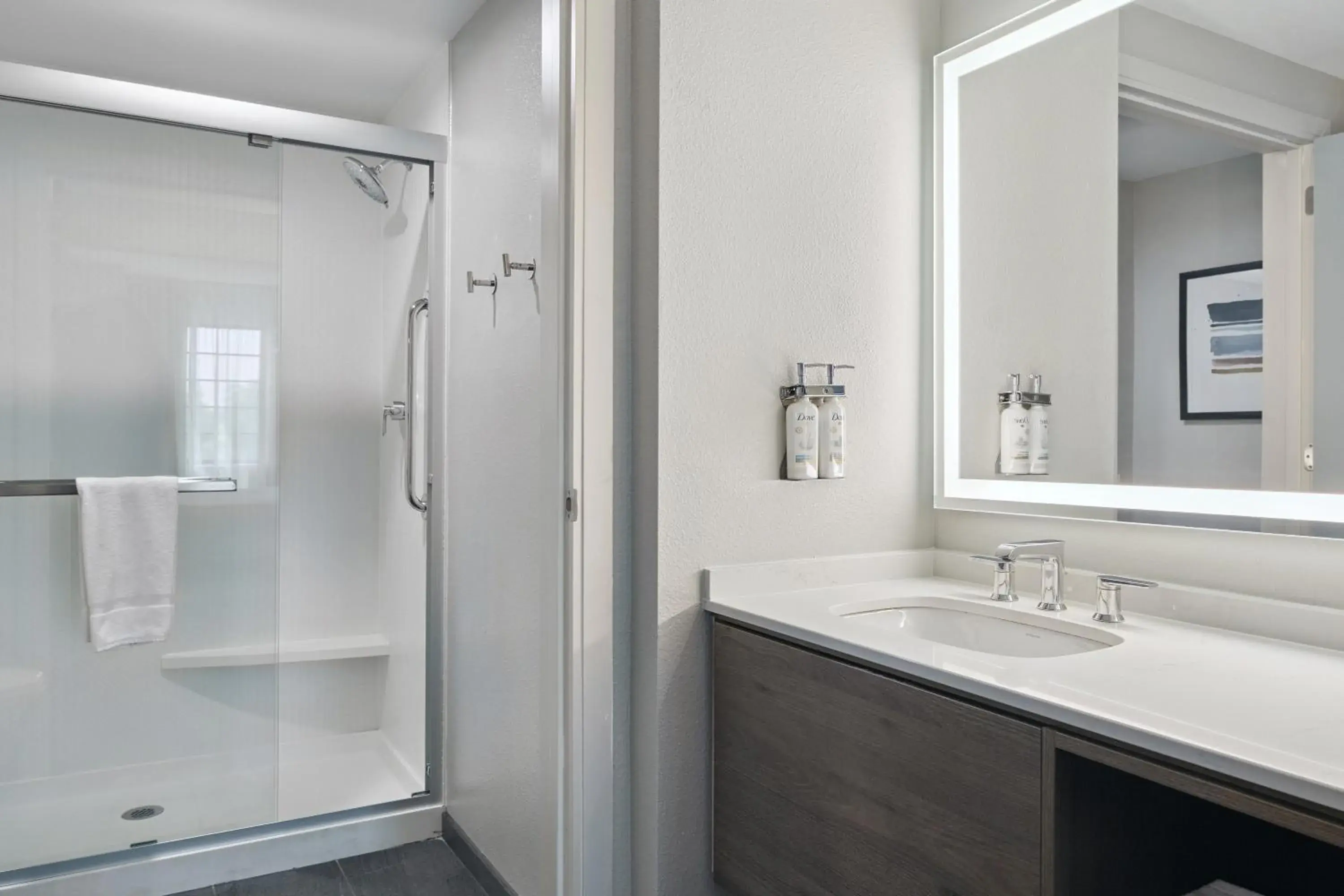 Studio Queen Suite - Non-Smoking in Staybridge Suites Sacramento Woodland by IHG Studio Queen Suite - Non-Smoking in Staybridge Suites Sacramento Woodland by IHG