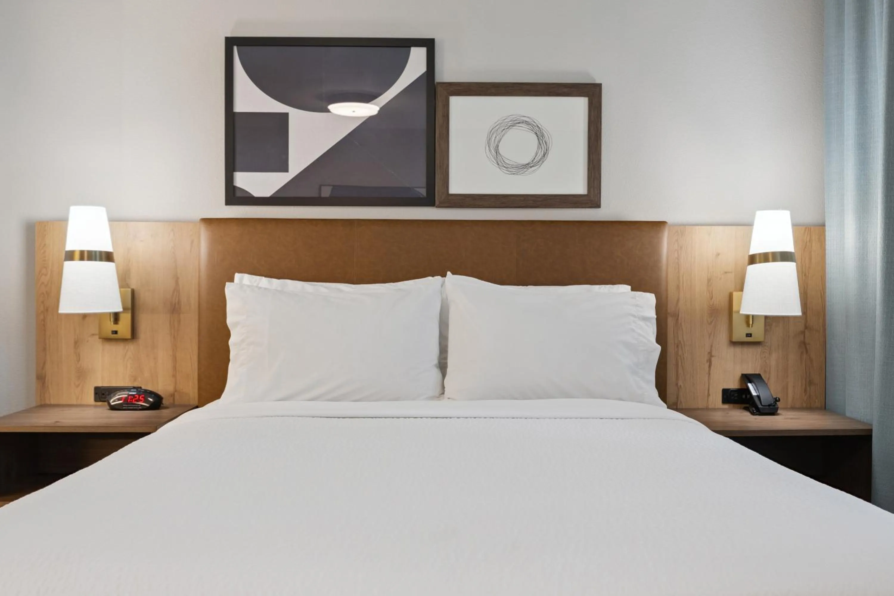 Bed in Staybridge Suites Sacramento Woodland by IHG